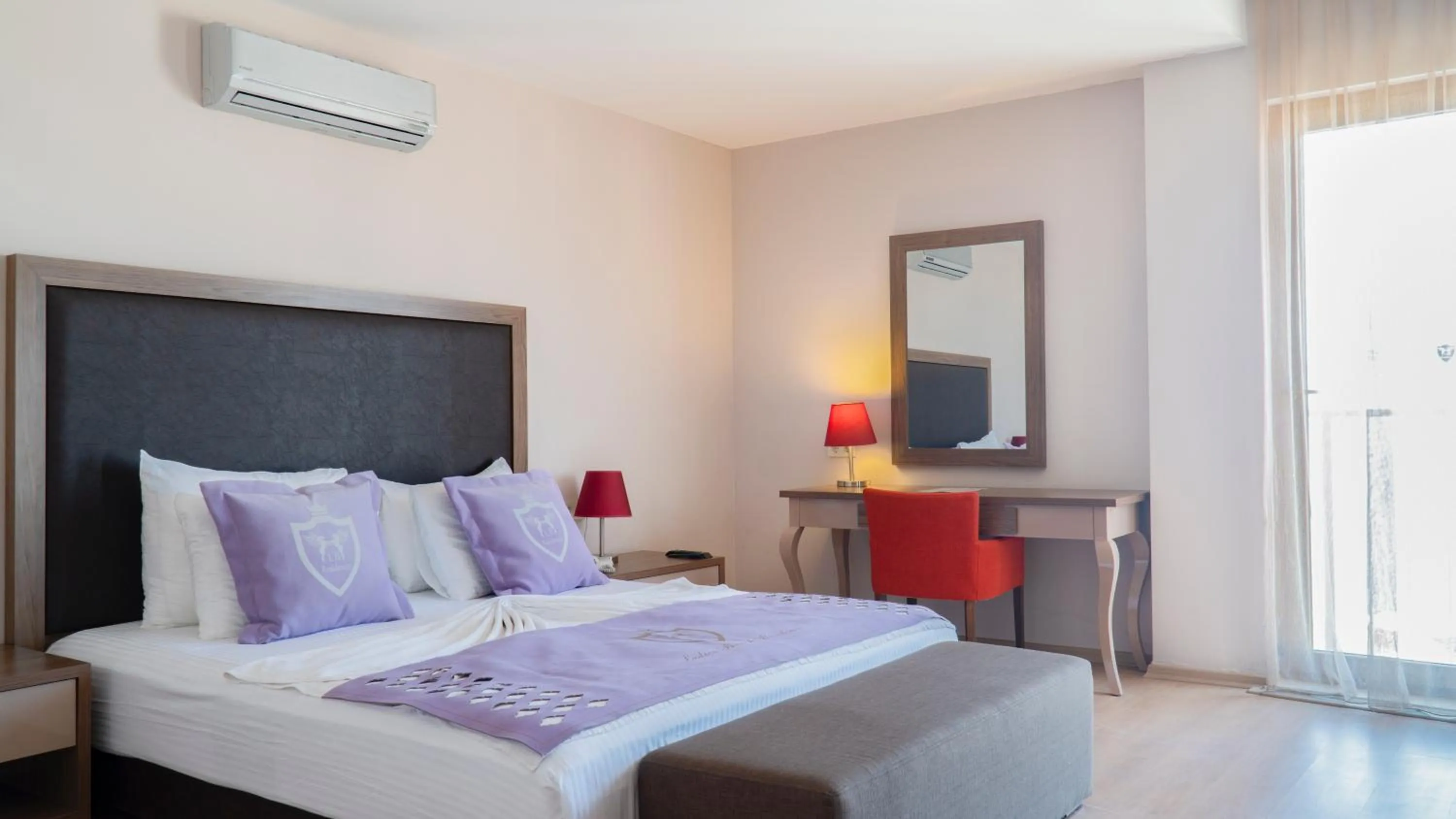 Bed in Ladies Beach Suite Hotel