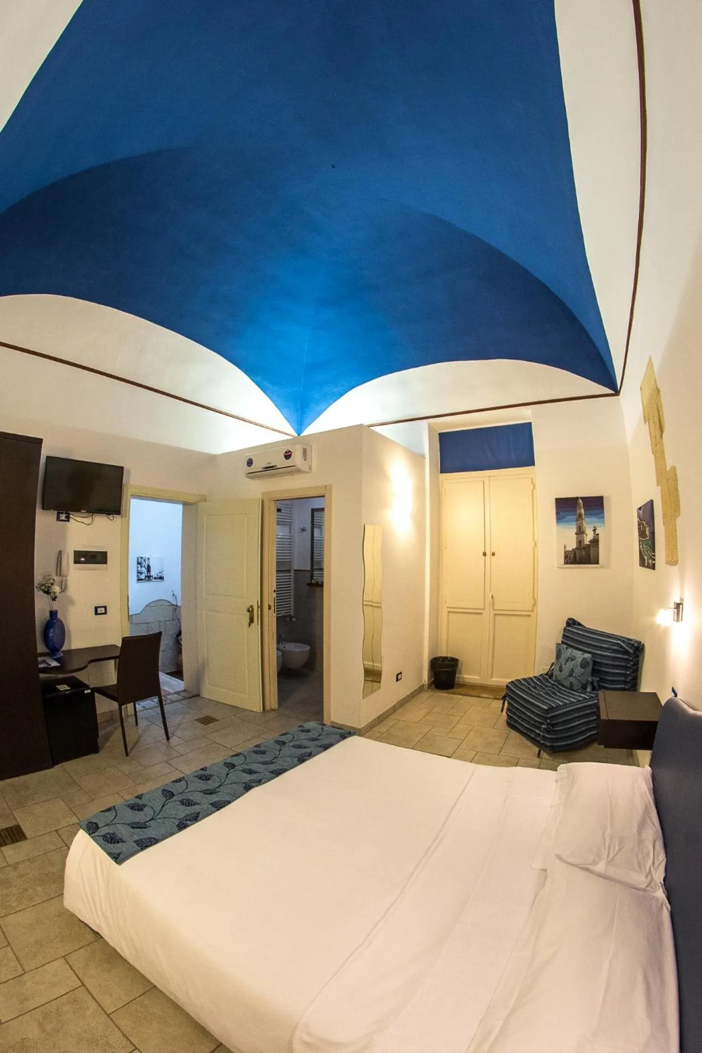 Photo of the whole room, Bed in 19Venti