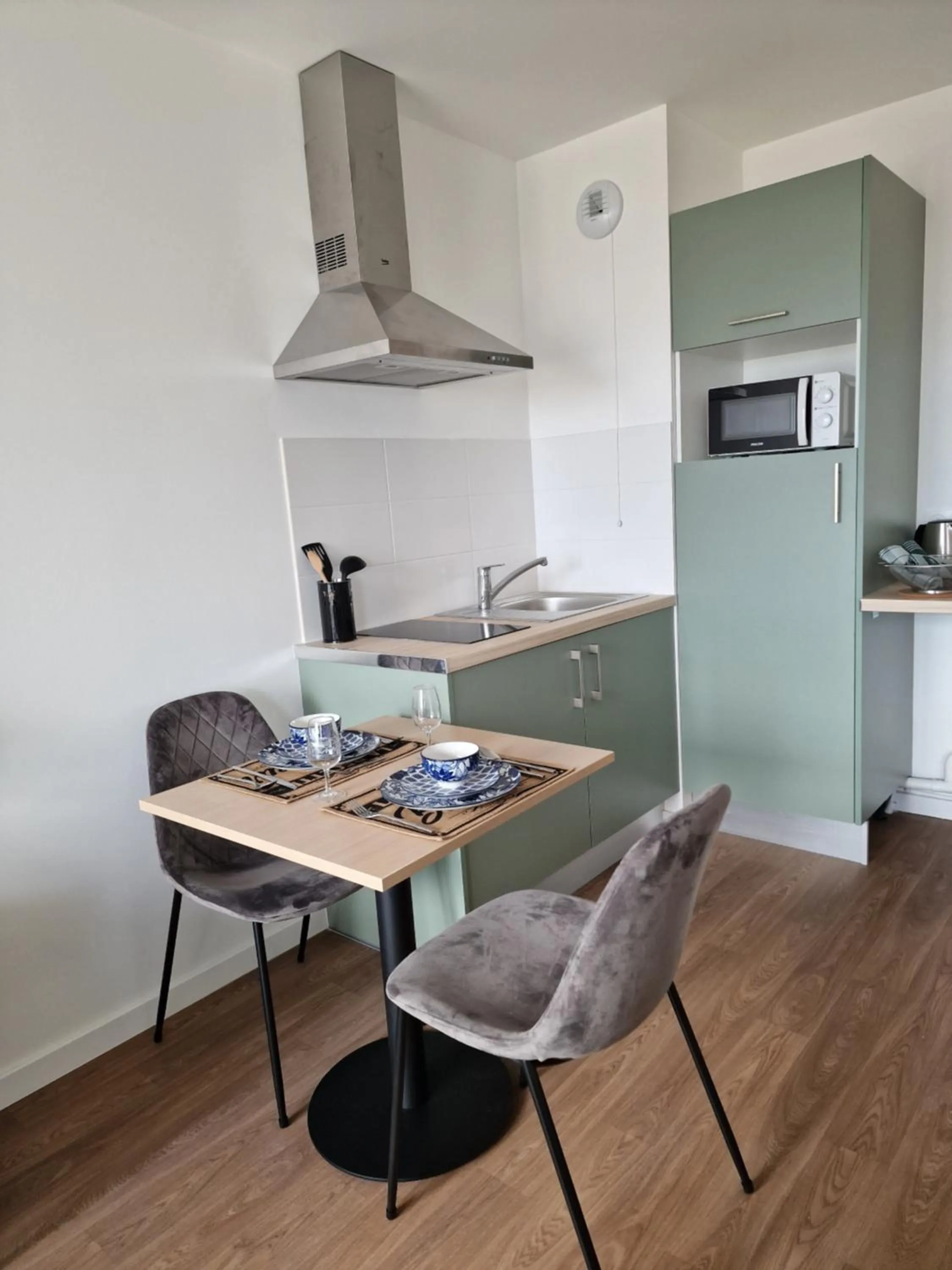 Kitchen or kitchenette in Zenao Appart'hôtels Boulogne-sur-Mer - La Rose des Vents