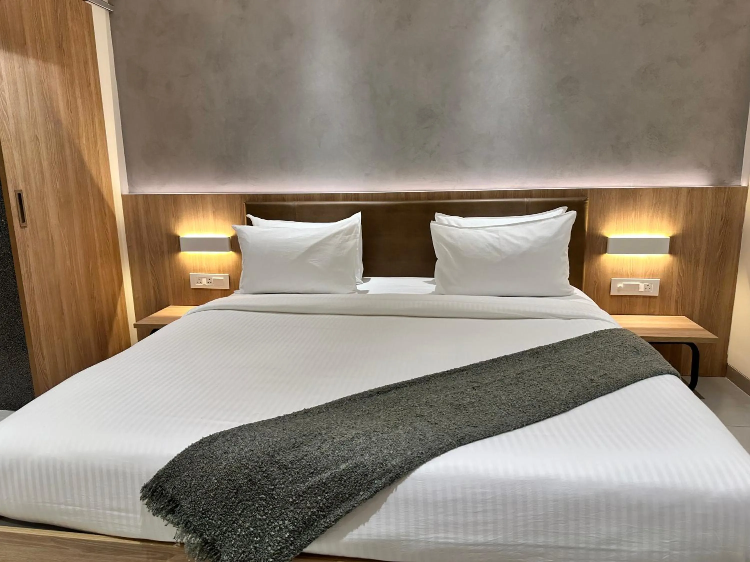 Bed in 32 Urban by Akoya Hotels