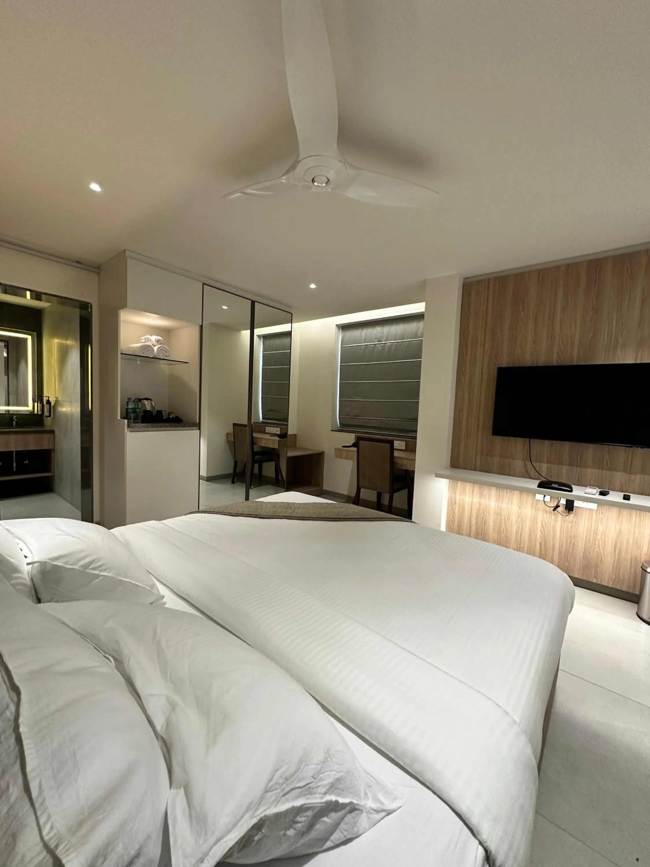 TV and multimedia, Bed in 32 Urban by Akoya Hotels