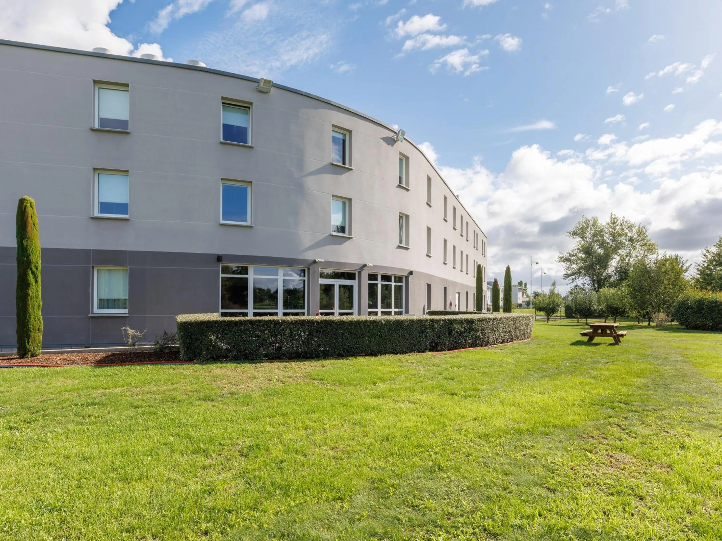 Garden in B&B HOTEL Clermont-Ferrand Nord Riom