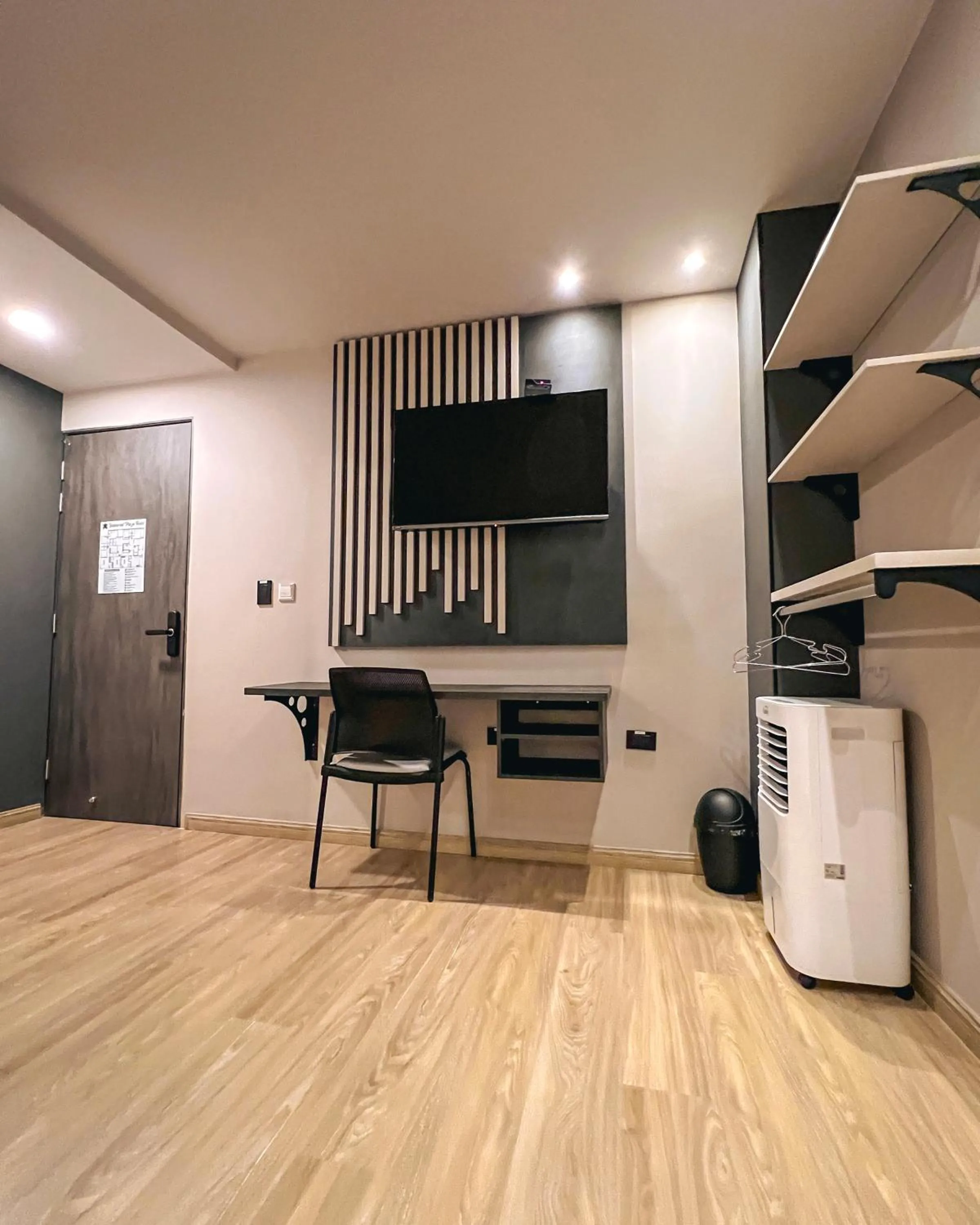 TV and multimedia in Balmoral Plaza Hotel