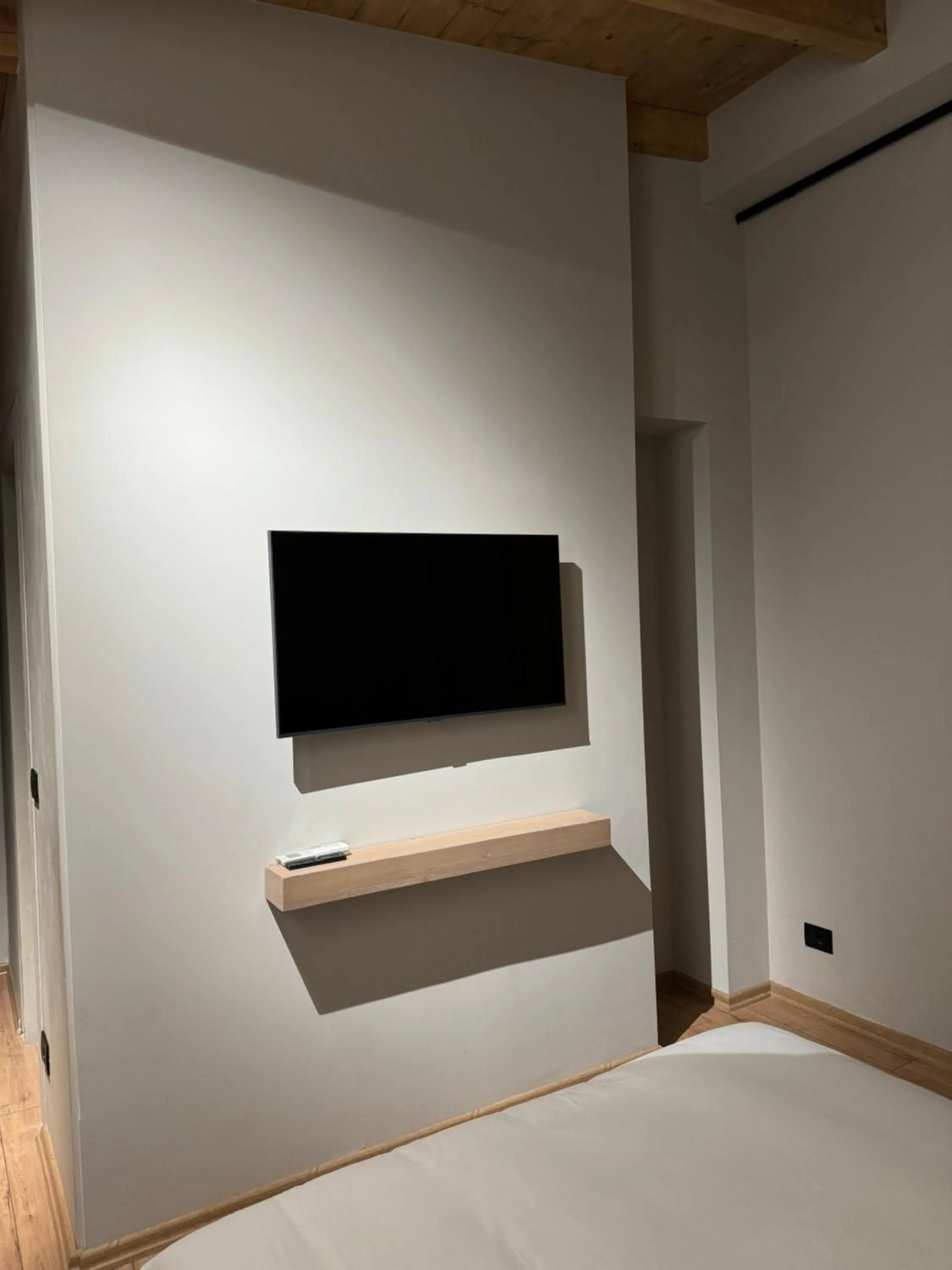 TV and multimedia, Bed in Faces & Places Boutique Hotel