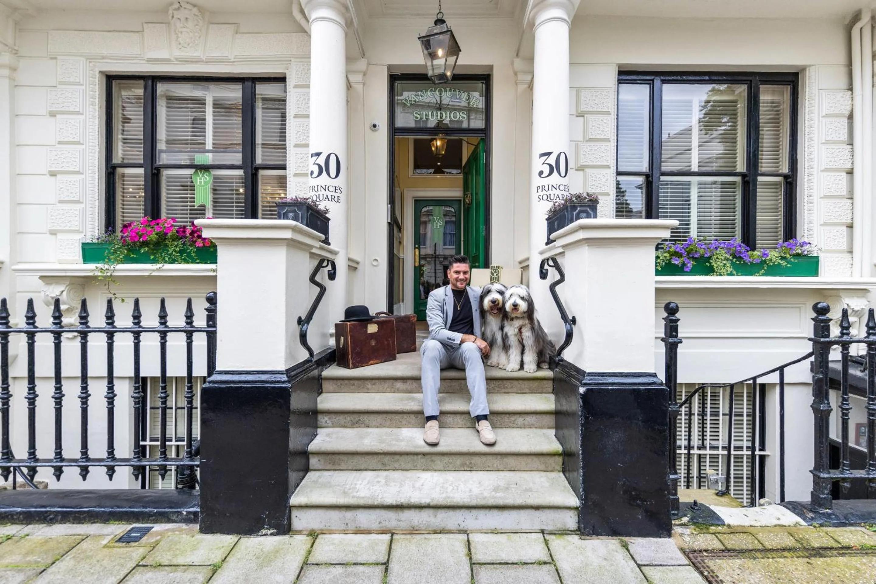 Facade/entrance in Vancouver Hotel and Studios