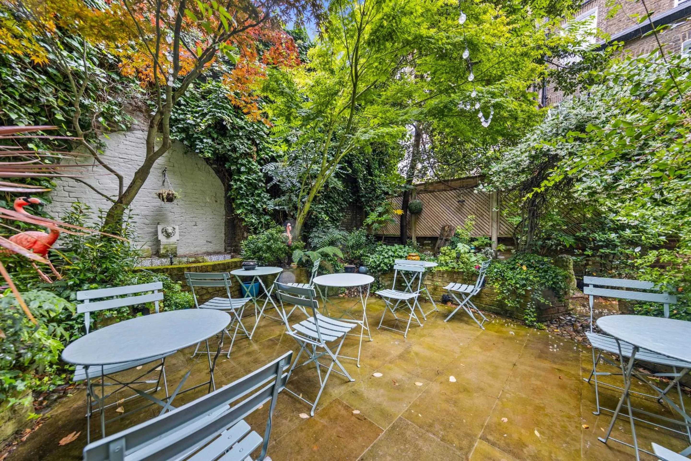 Garden in Vancouver Hotel and Studios