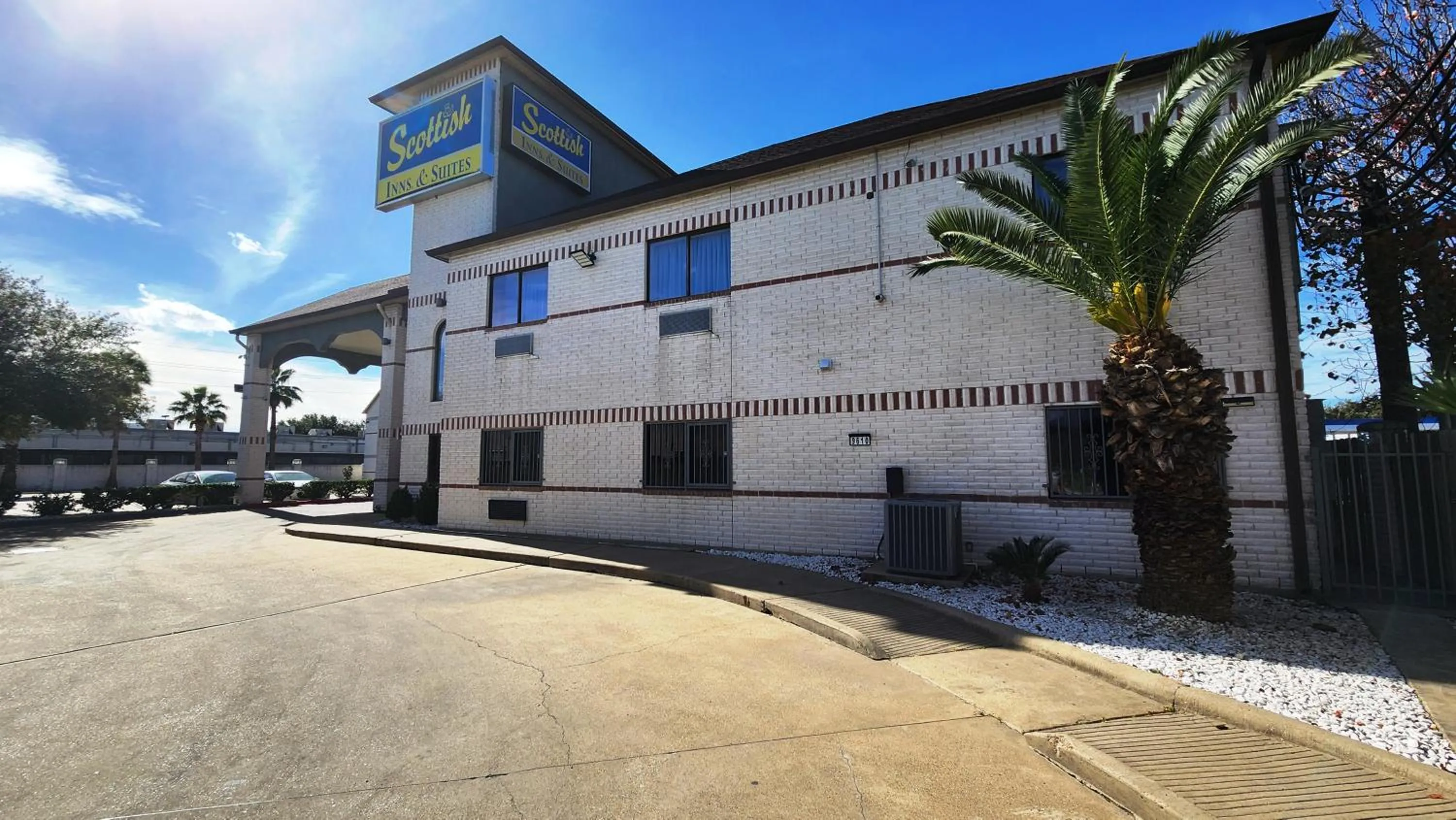 Property building in Scottish Inn & Suites Sam Houston Parkway