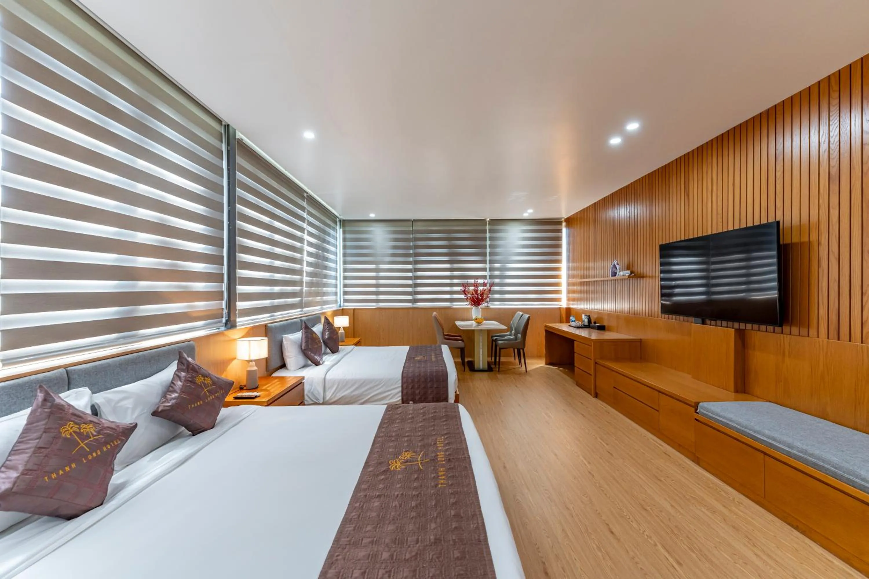 Communal lounge/ TV room, Bed in Thanh Long Hotel - Apartment