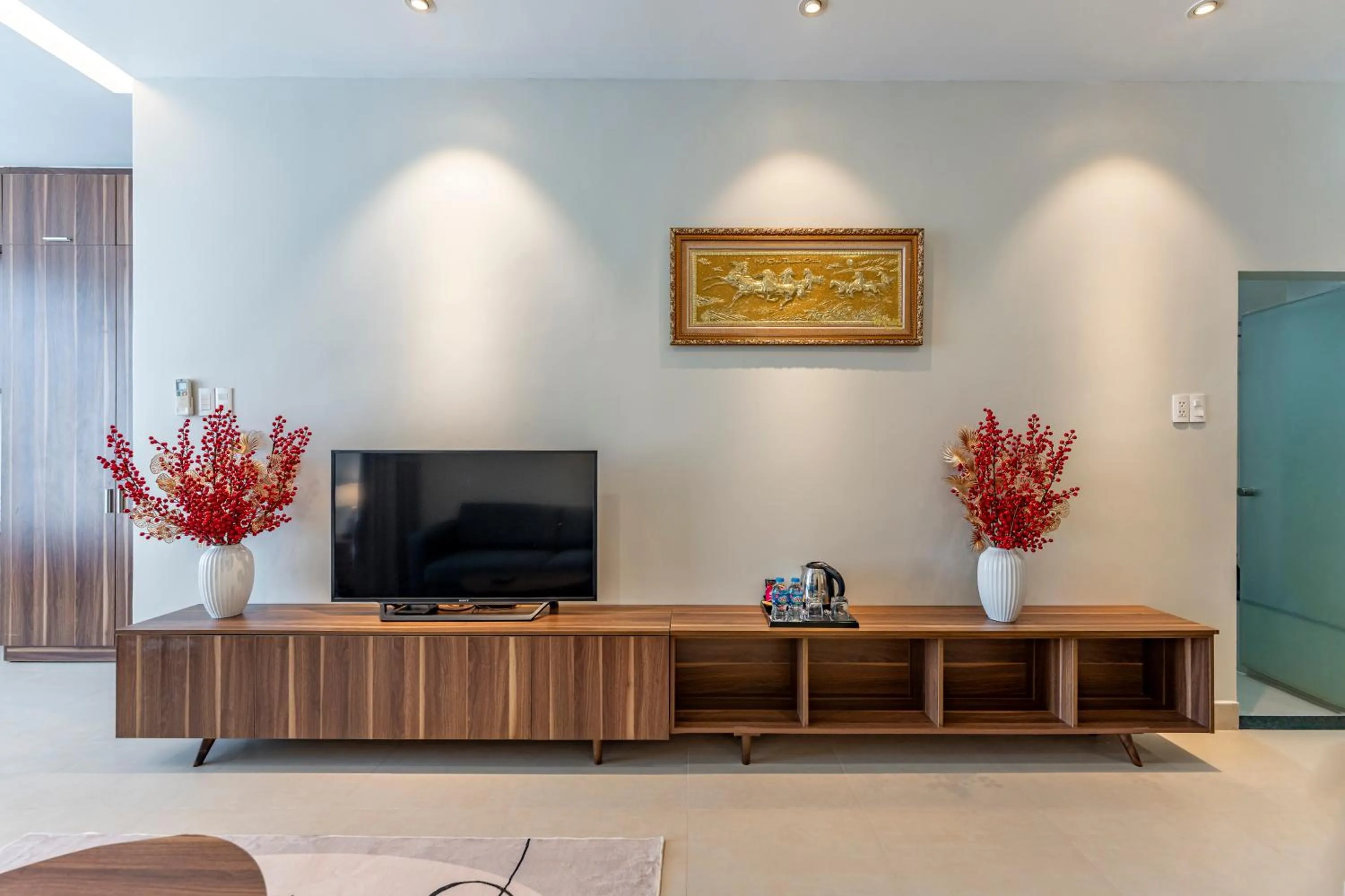 TV and multimedia in Thanh Long Hotel - Apartment