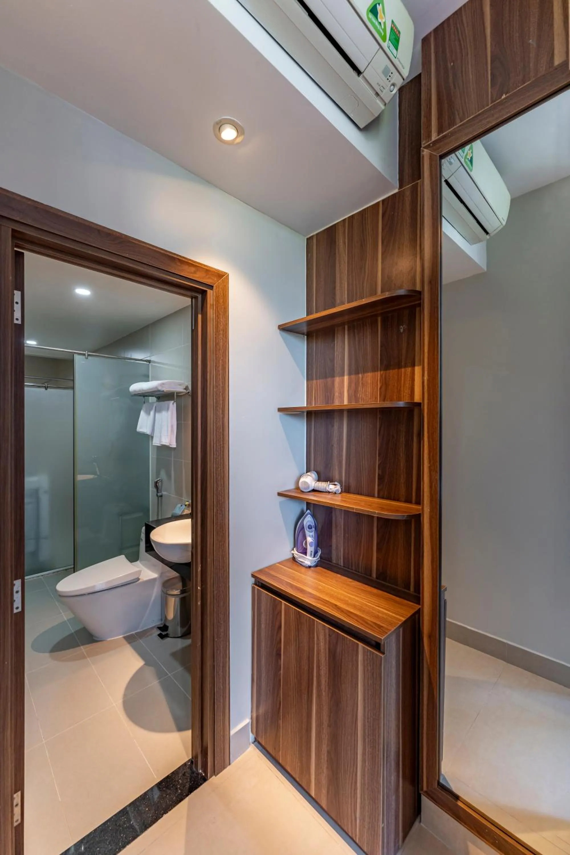 Toilet in Thanh Long Hotel - Apartment