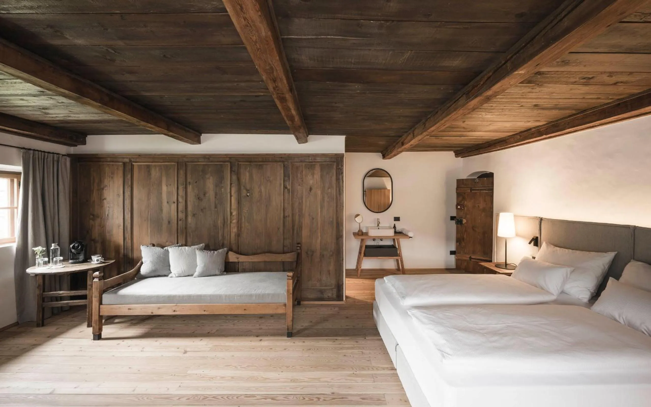 Bed in Ansitz Heufler by Norbert Niederkofler