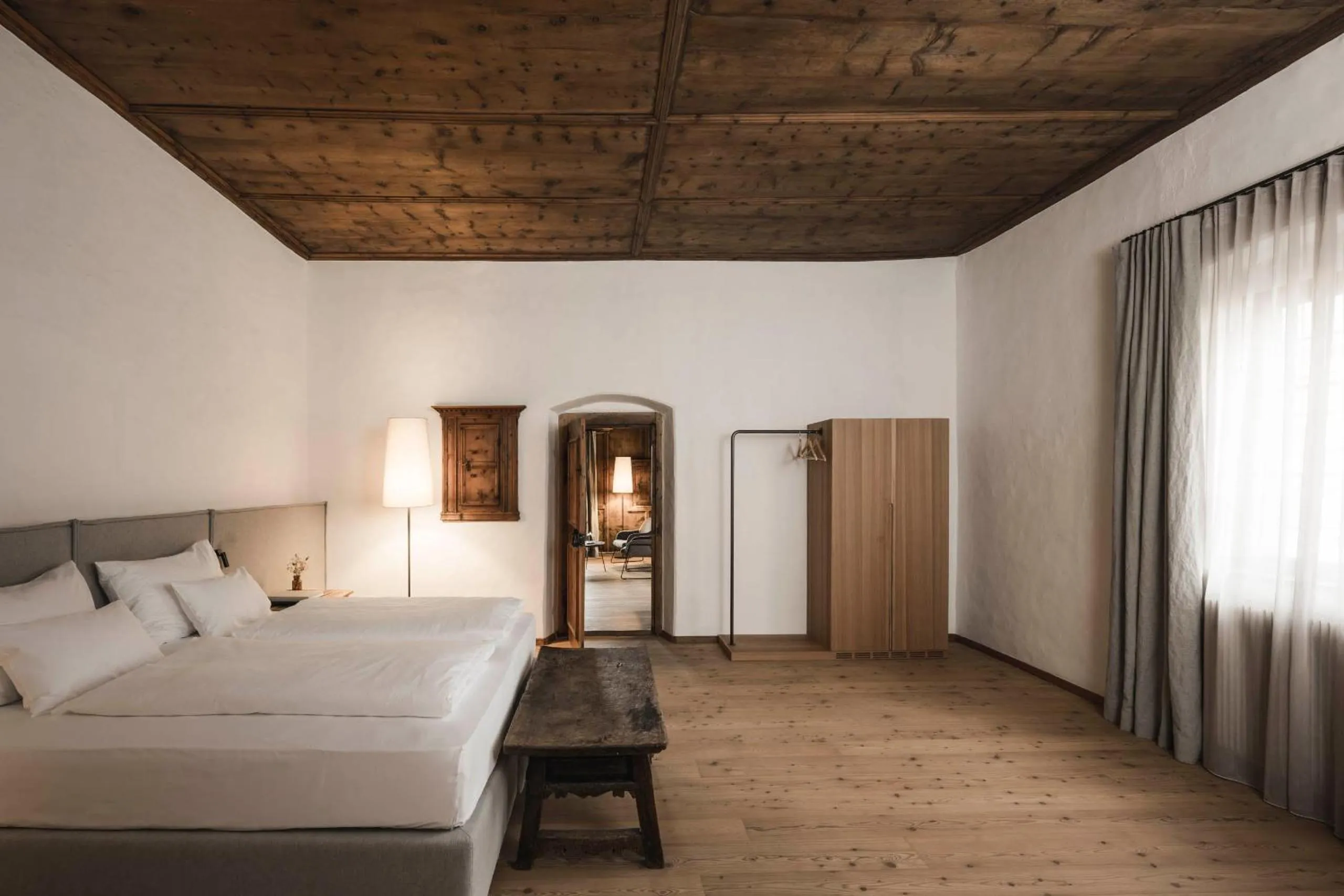 Bed in Ansitz Heufler by Norbert Niederkofler