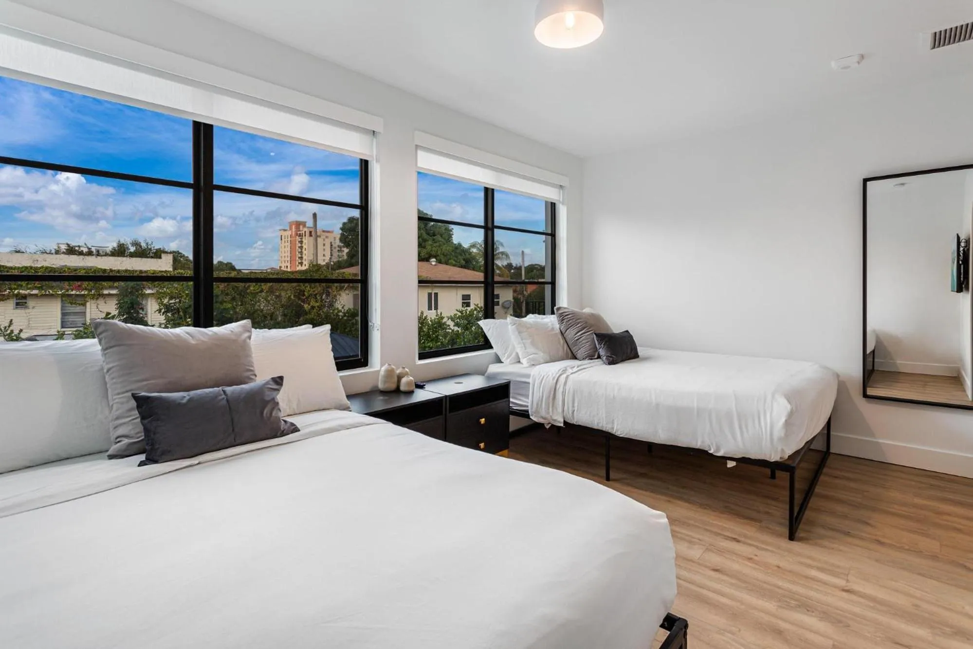 Photo of the whole room, Bed in Lux Retreat By Renzzi