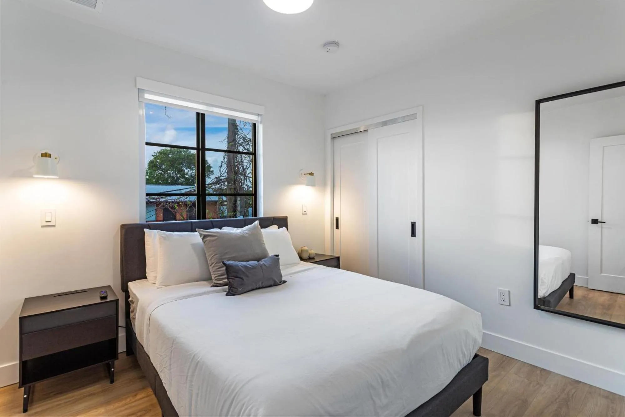 Bed in Lux Retreat By Renzzi