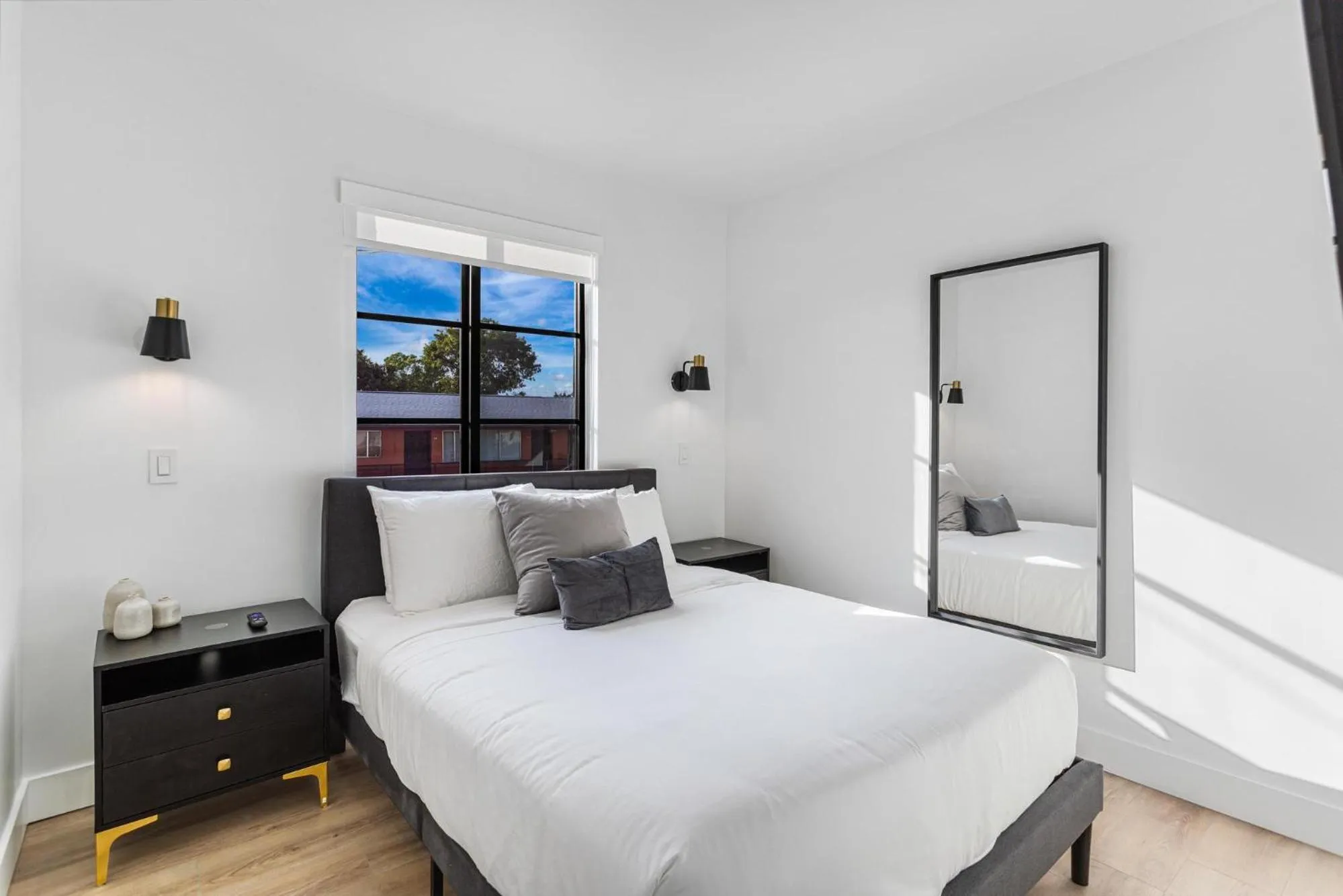 Photo of the whole room, Bed in Lux Retreat By Renzzi