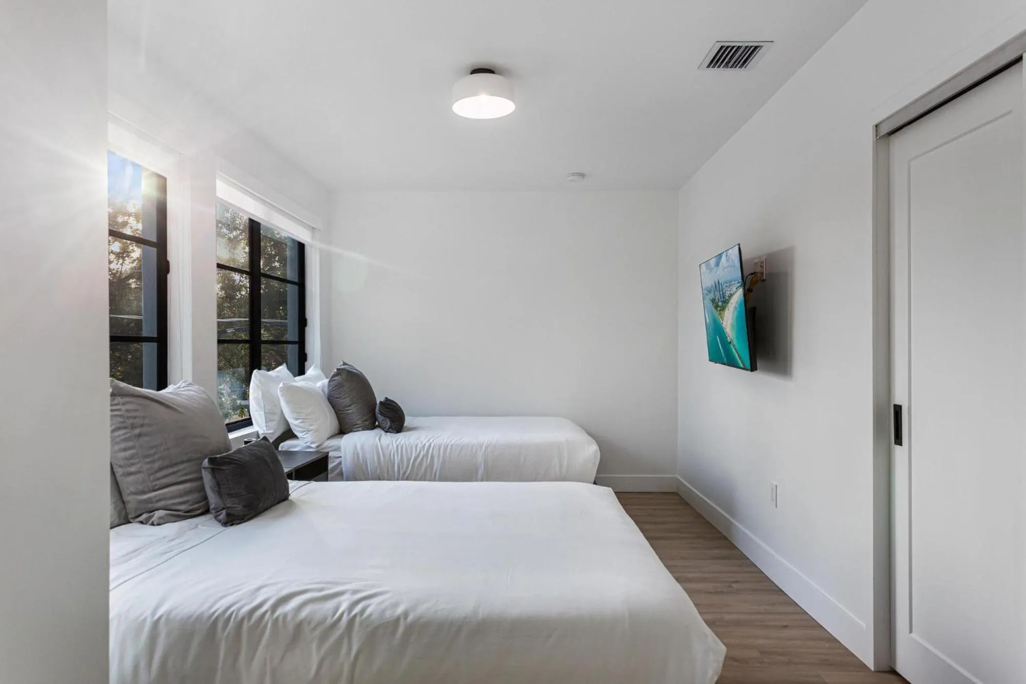 Bed in Lux Retreat By Renzzi