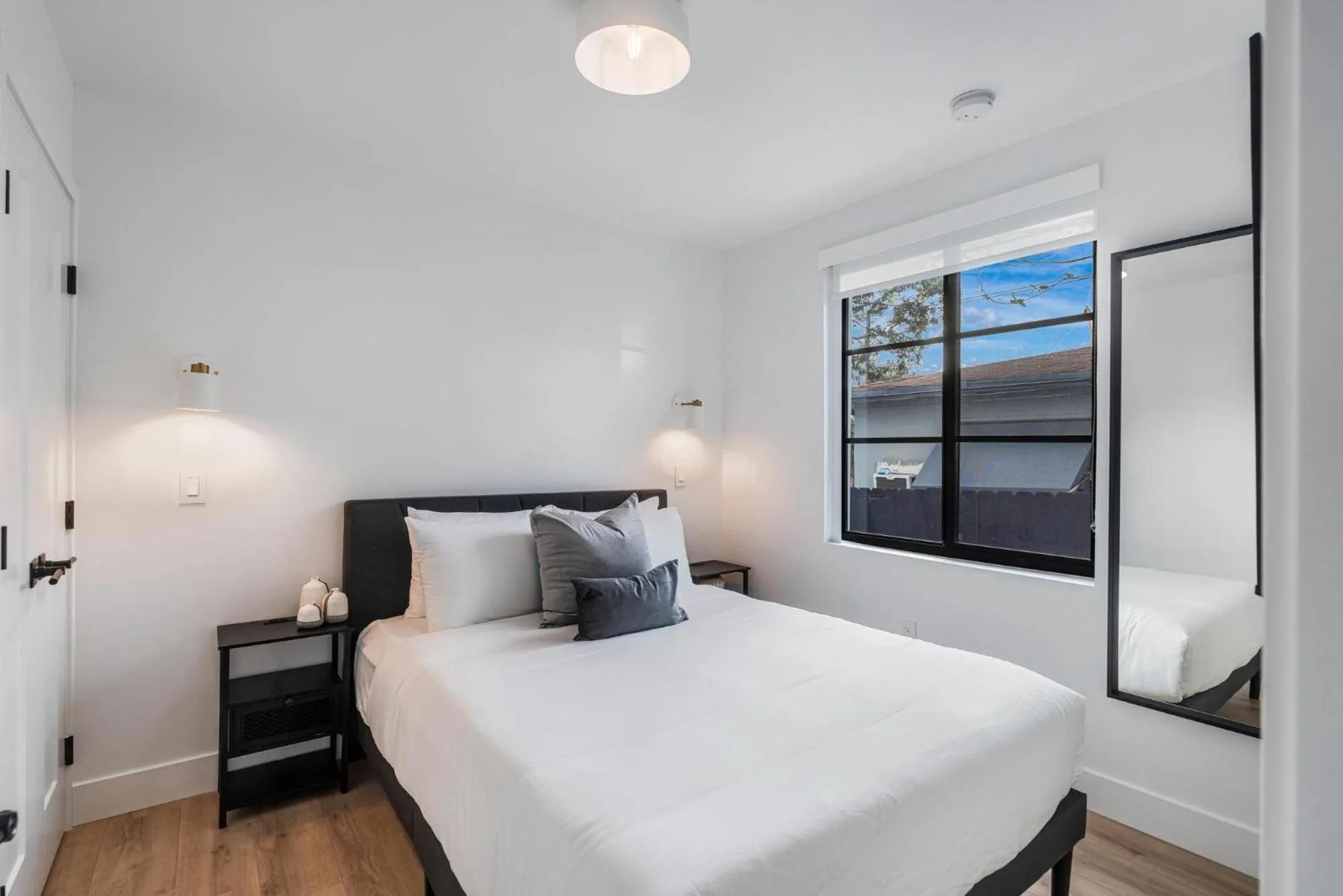 Bed in Lux Retreat By Renzzi