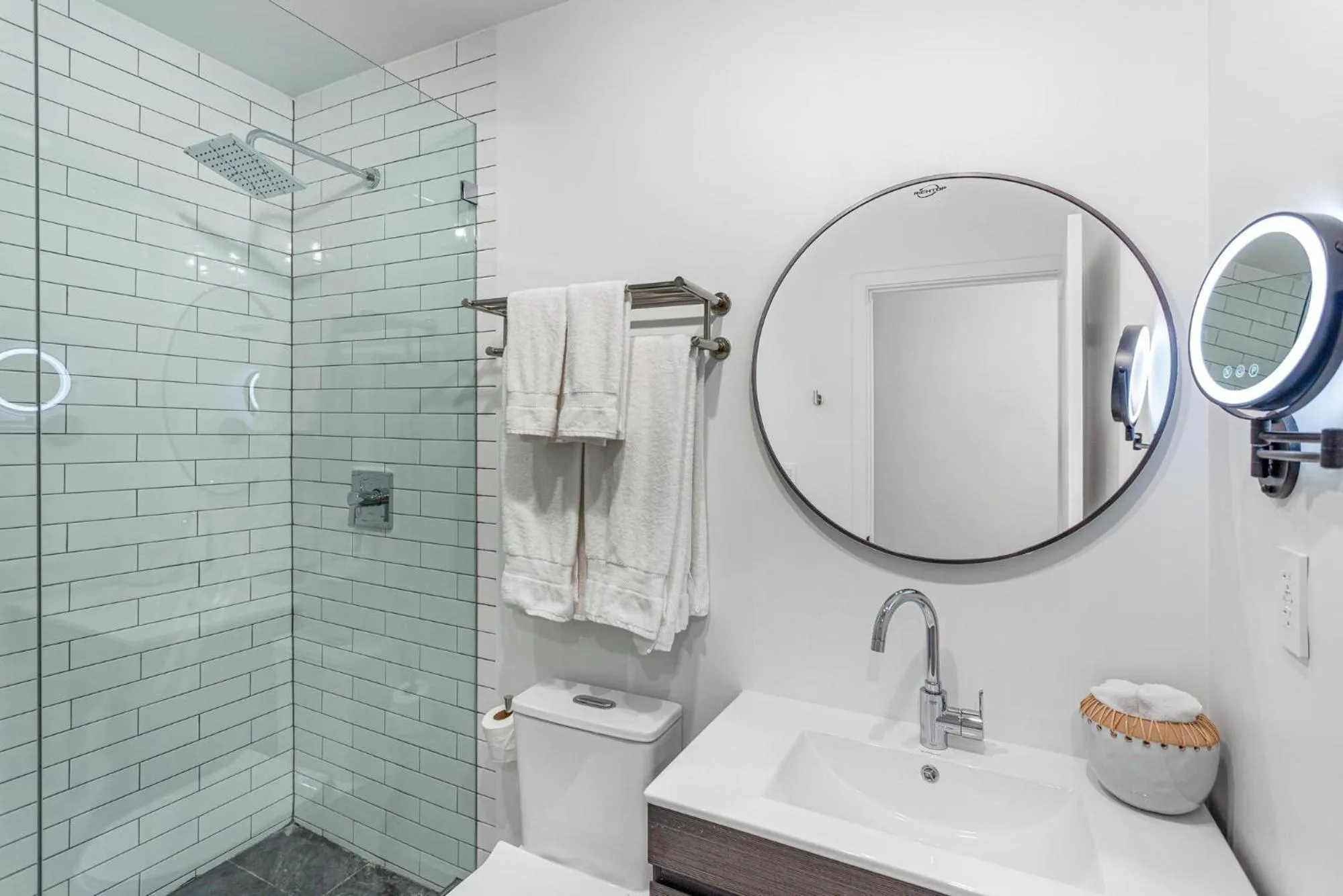 Shower in Lux Retreat By Renzzi