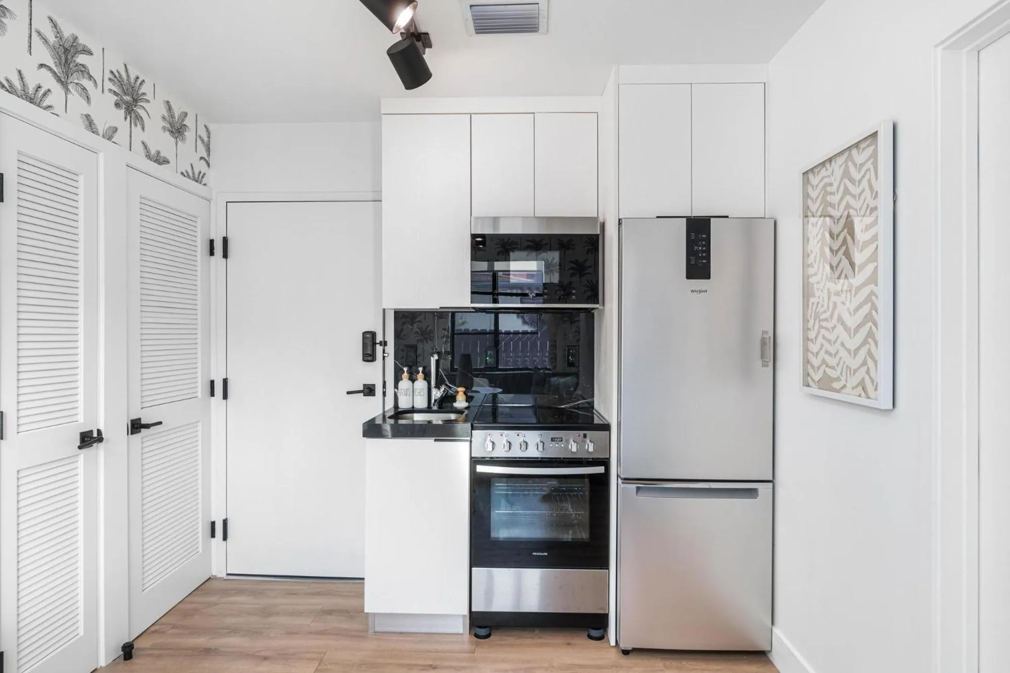 Coffee/tea facilities in Lux Retreat By Renzzi