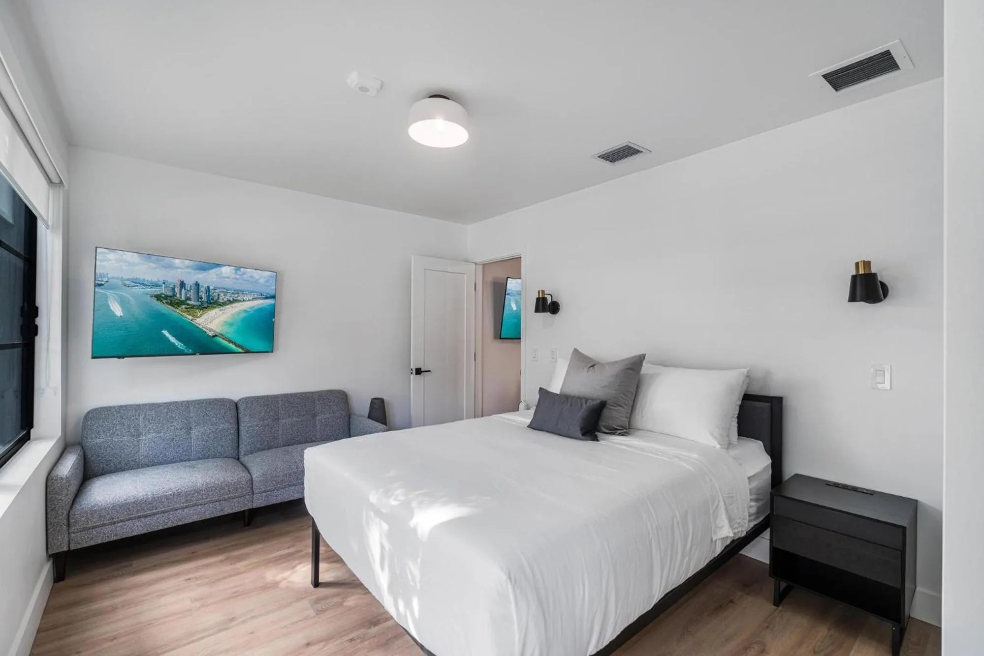 Bed in Lux Retreat By Renzzi