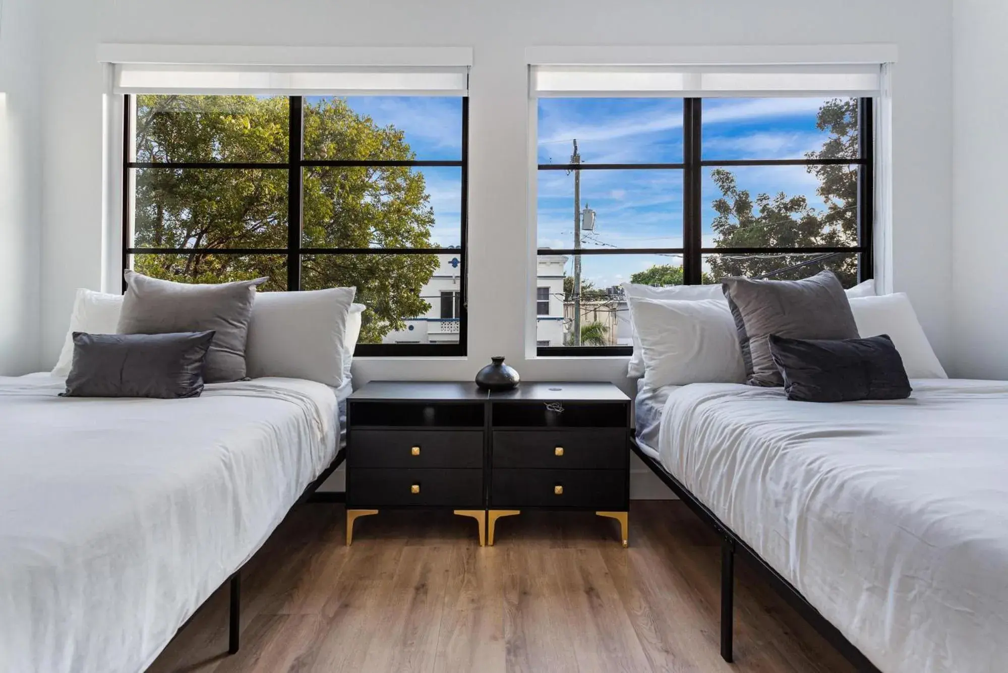 Three-Bedroom Apartment with Balcony in Lux Retreat By Renzzi Three-Bedroom Apartment with Balcony in Lux Retreat By Renzzi