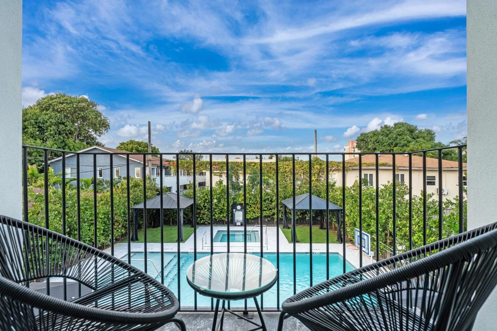 Balcony/Terrace in Lux Retreat By Renzzi