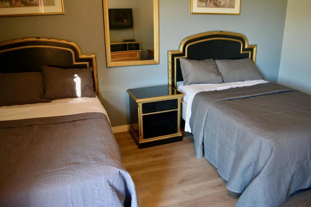 Bed in Texas Lodge Kenedy