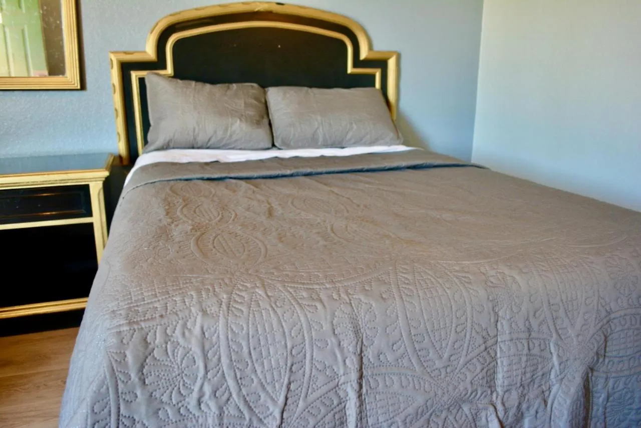 Bed in Texas Lodge Kenedy