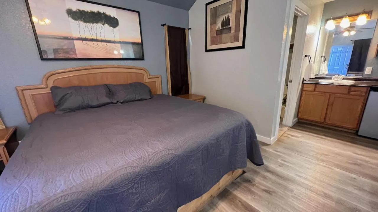 Bed in Texas Lodge Kenedy