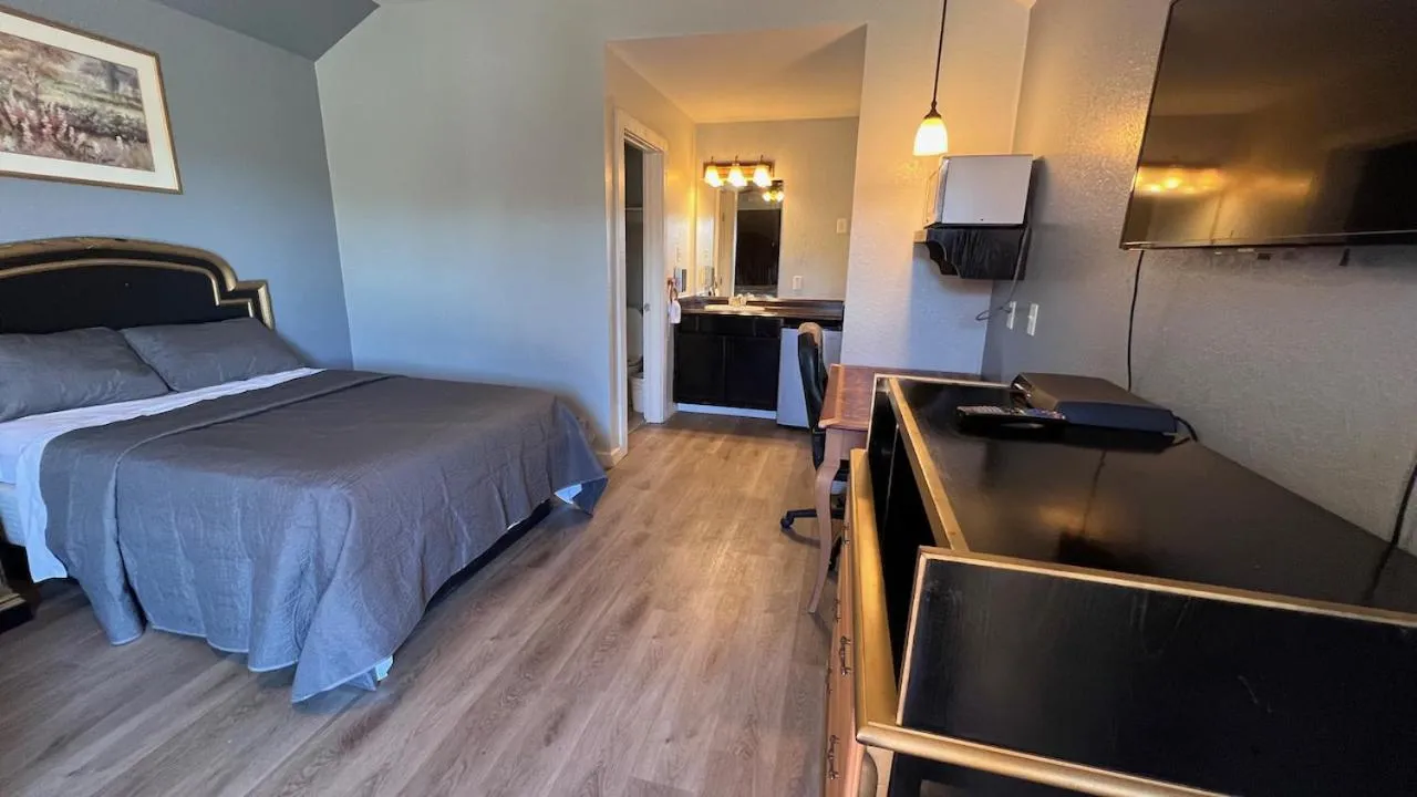 Bed in Texas Lodge Kenedy