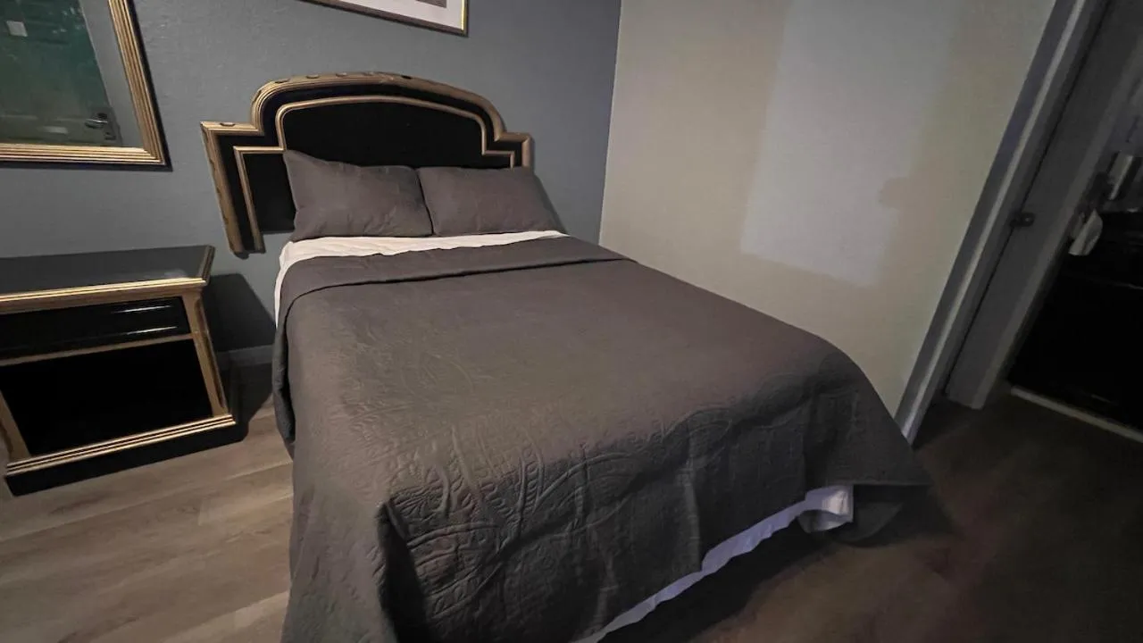 Bed in Texas Lodge Kenedy