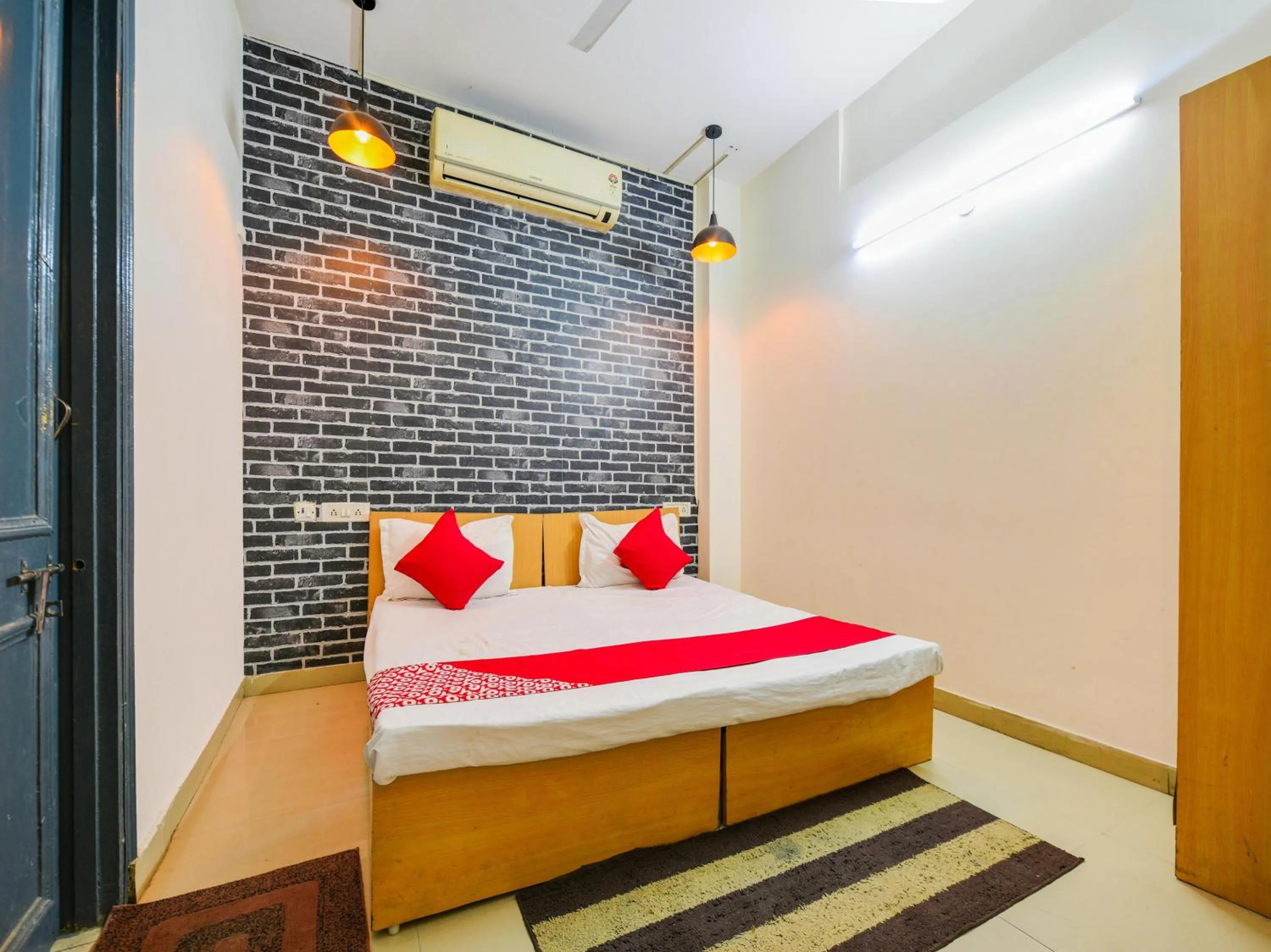 Facade/entrance, Bed in Hotel O Unique Delhi Home Stay