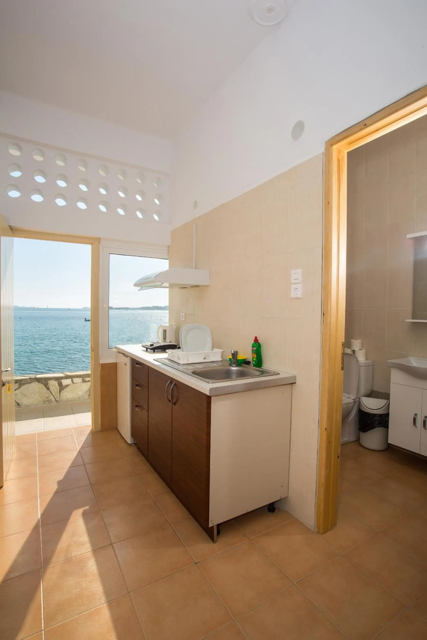 Kitchen or kitchenette in Petalides Apartments