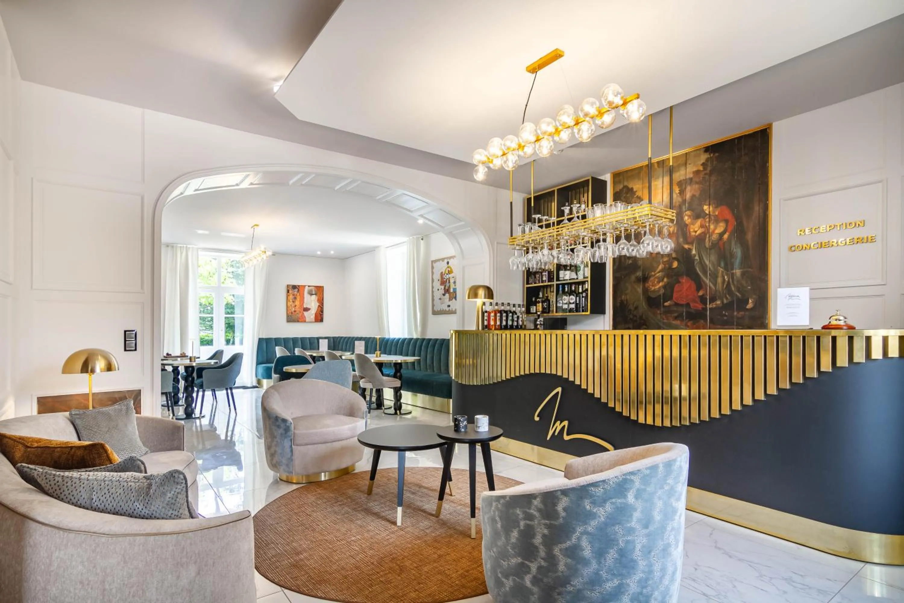 Lounge or bar in Château de Maraval