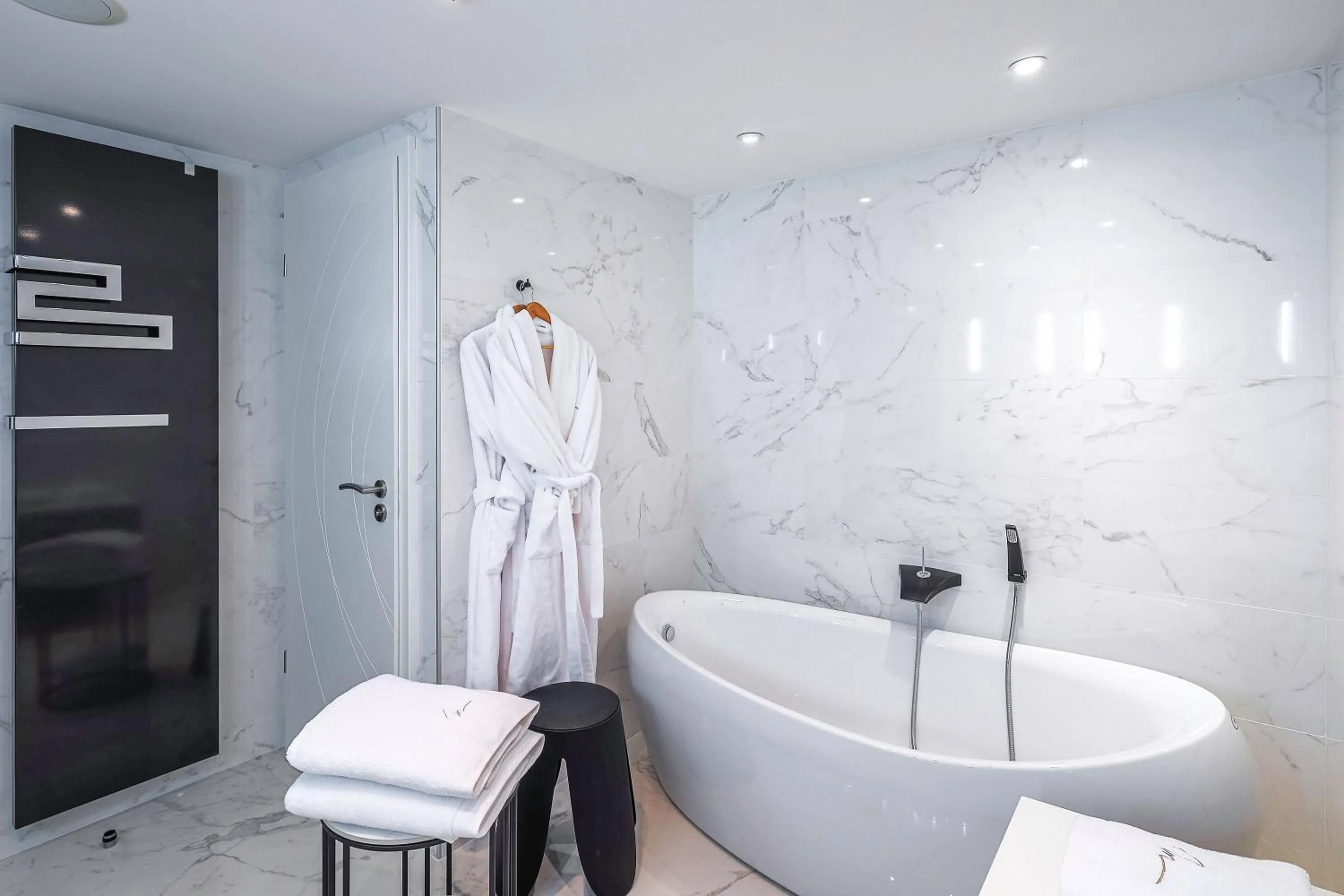 Bath in Château de Maraval