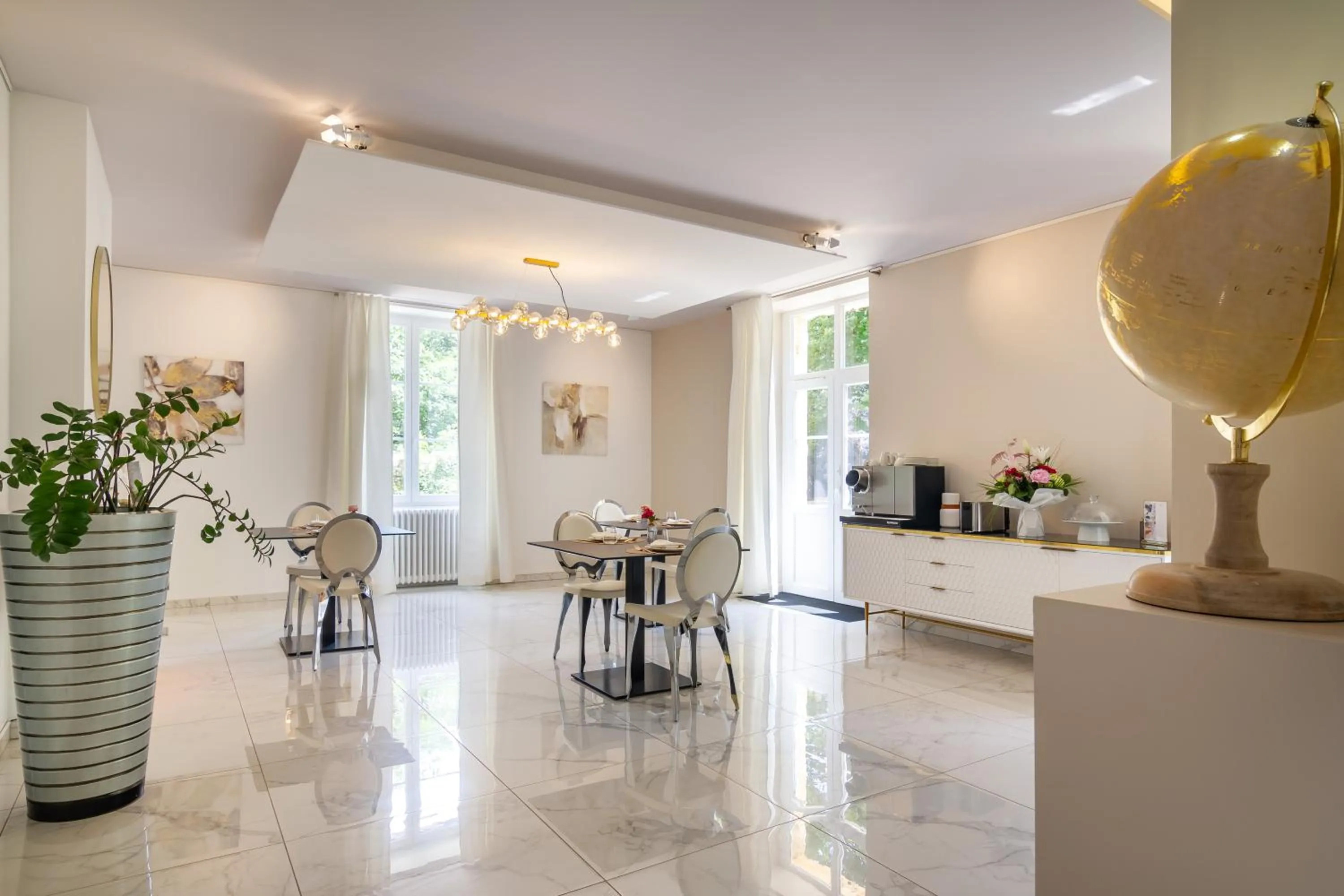 Dining area in Château de Maraval