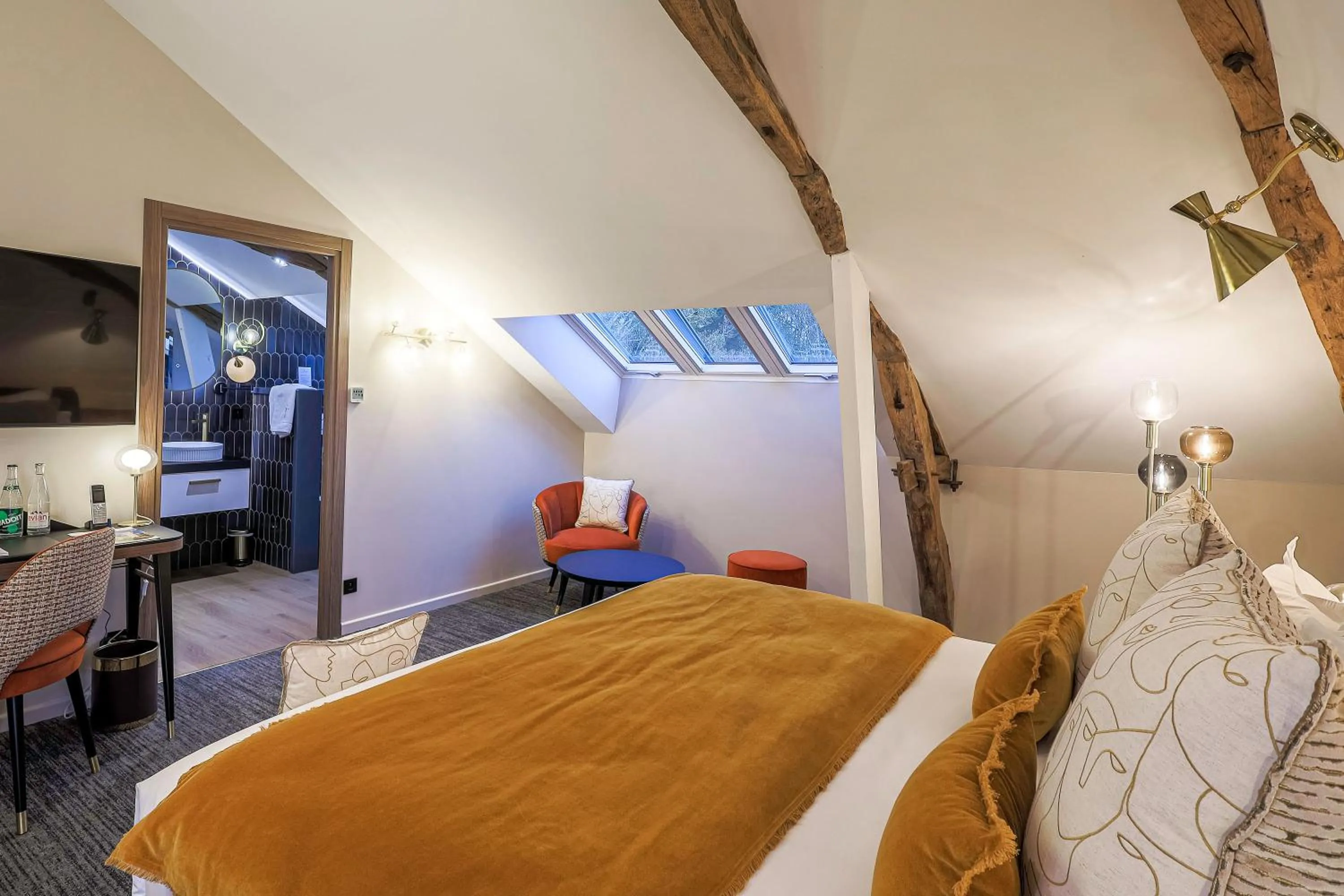 Photo of the whole room, Bed in Château de Maraval