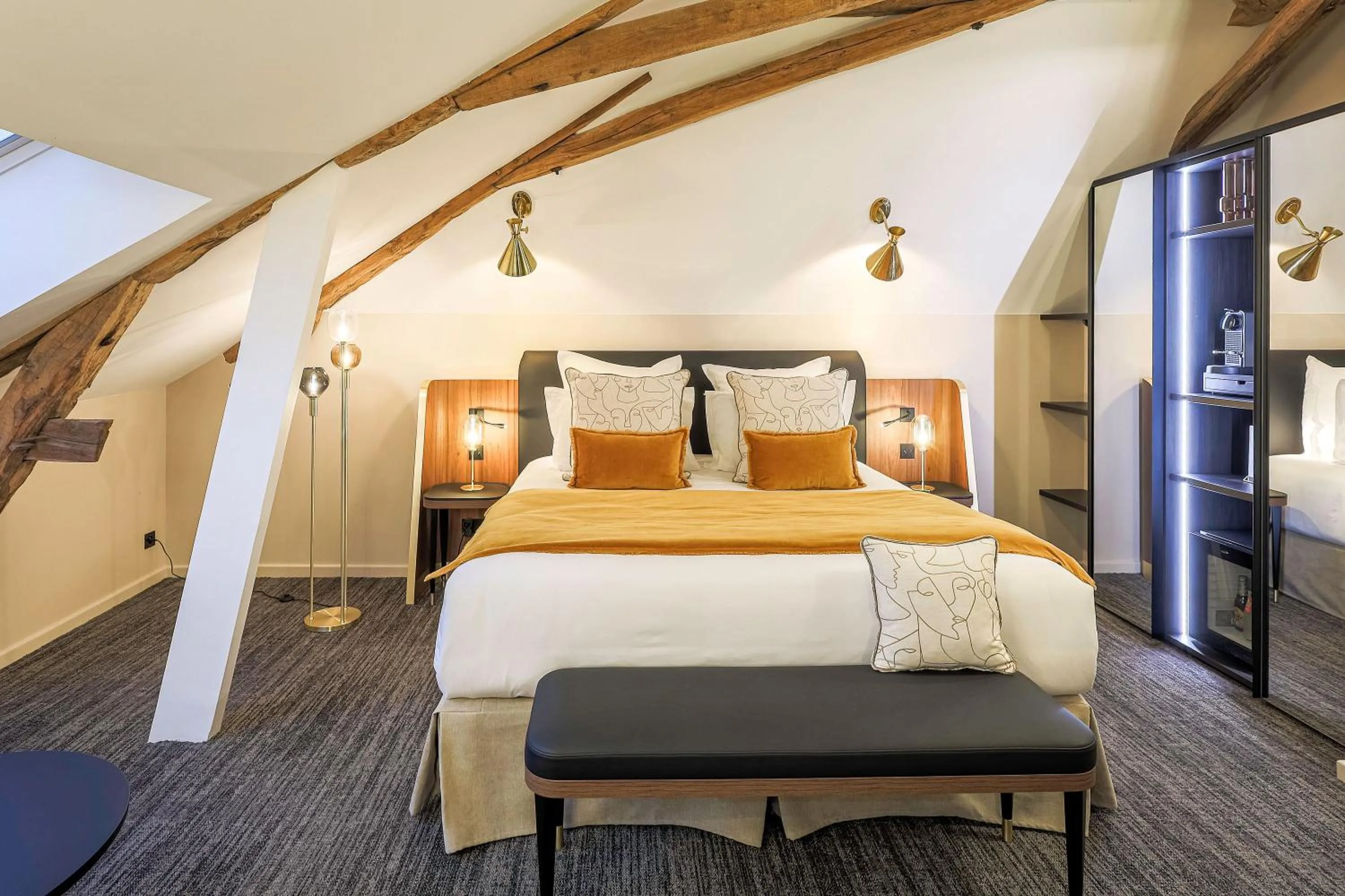 Bedroom, Bed in Château de Maraval