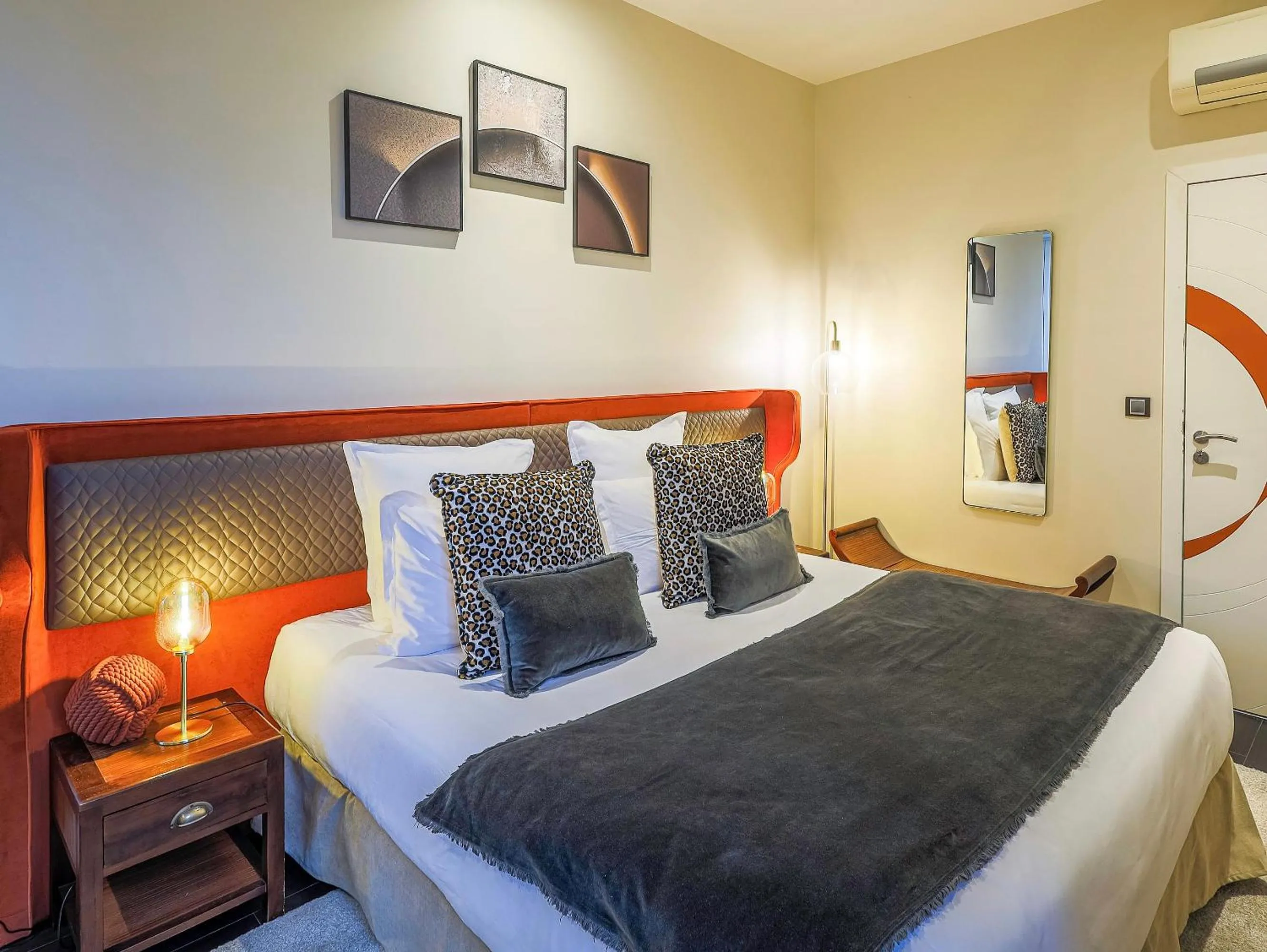 Bedroom, Bed in Château de Maraval