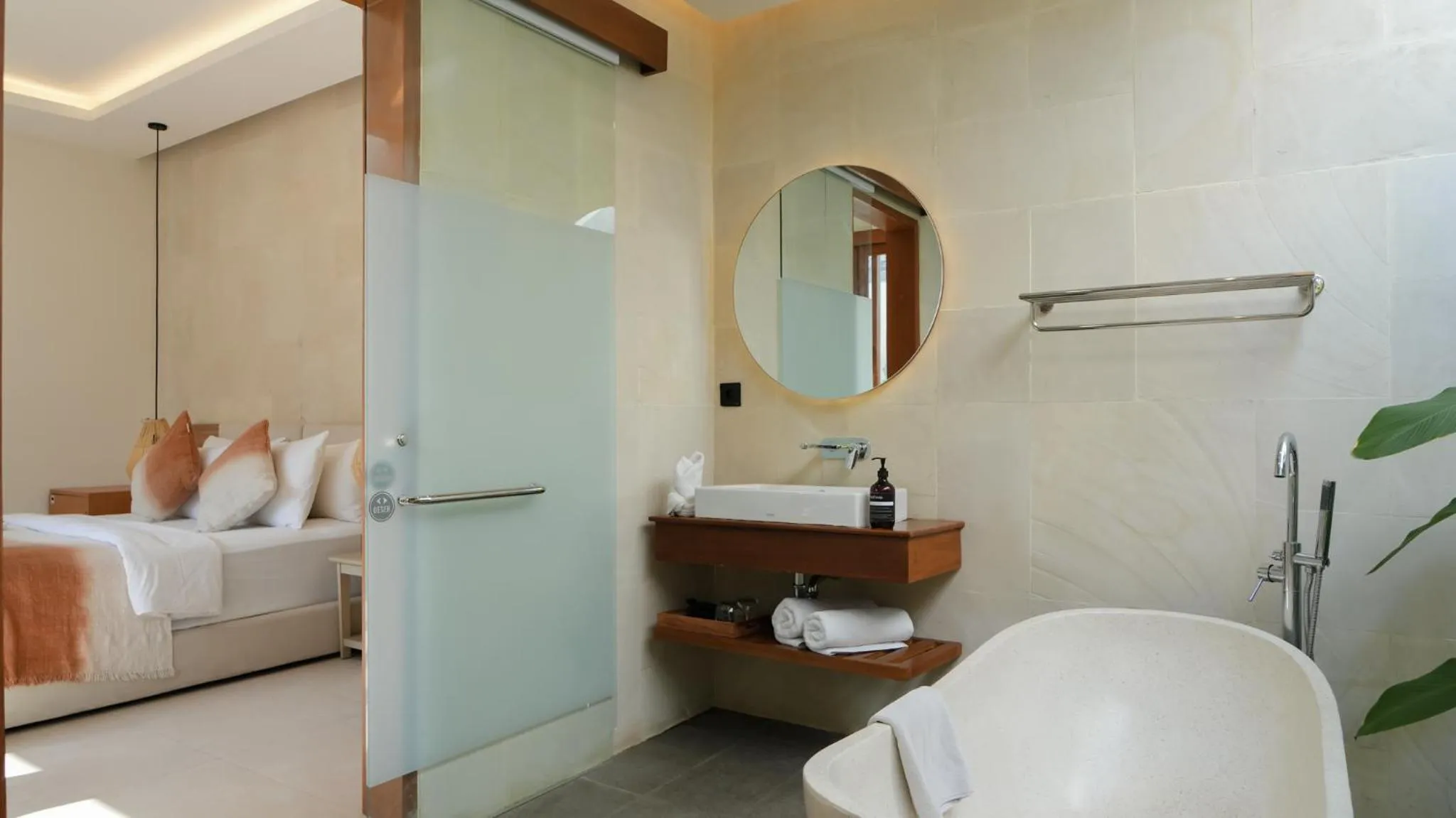 Shower, Bed in Villa Di Bali
