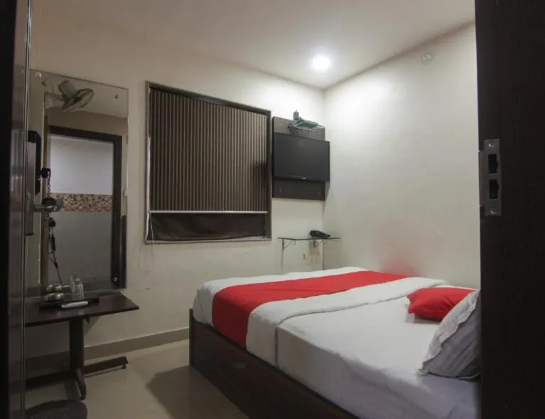 Photo of the whole room, Bed in Hotel Confirm Inn Kota