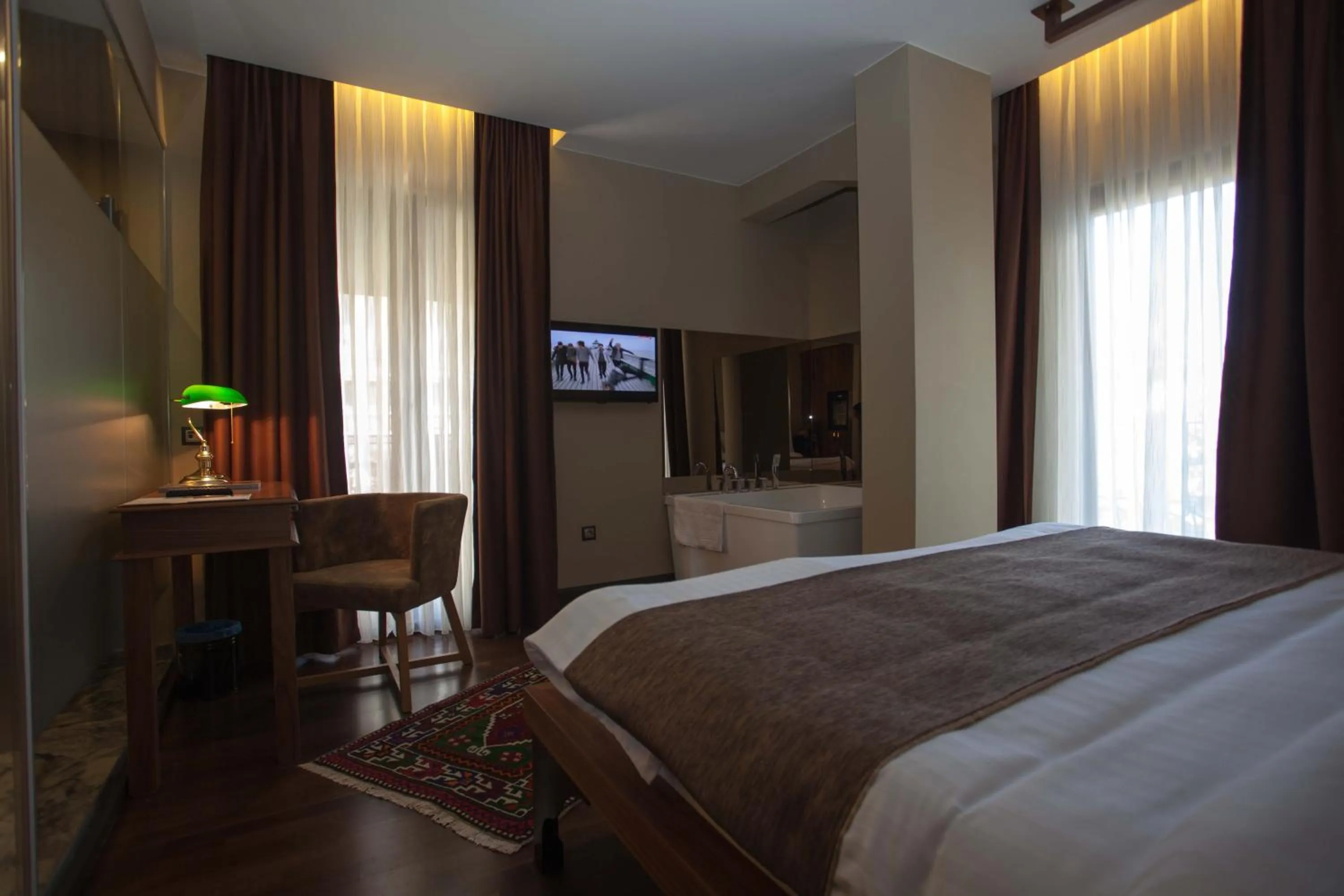 Photo of the whole room in Juliet Rooms & Kitchen