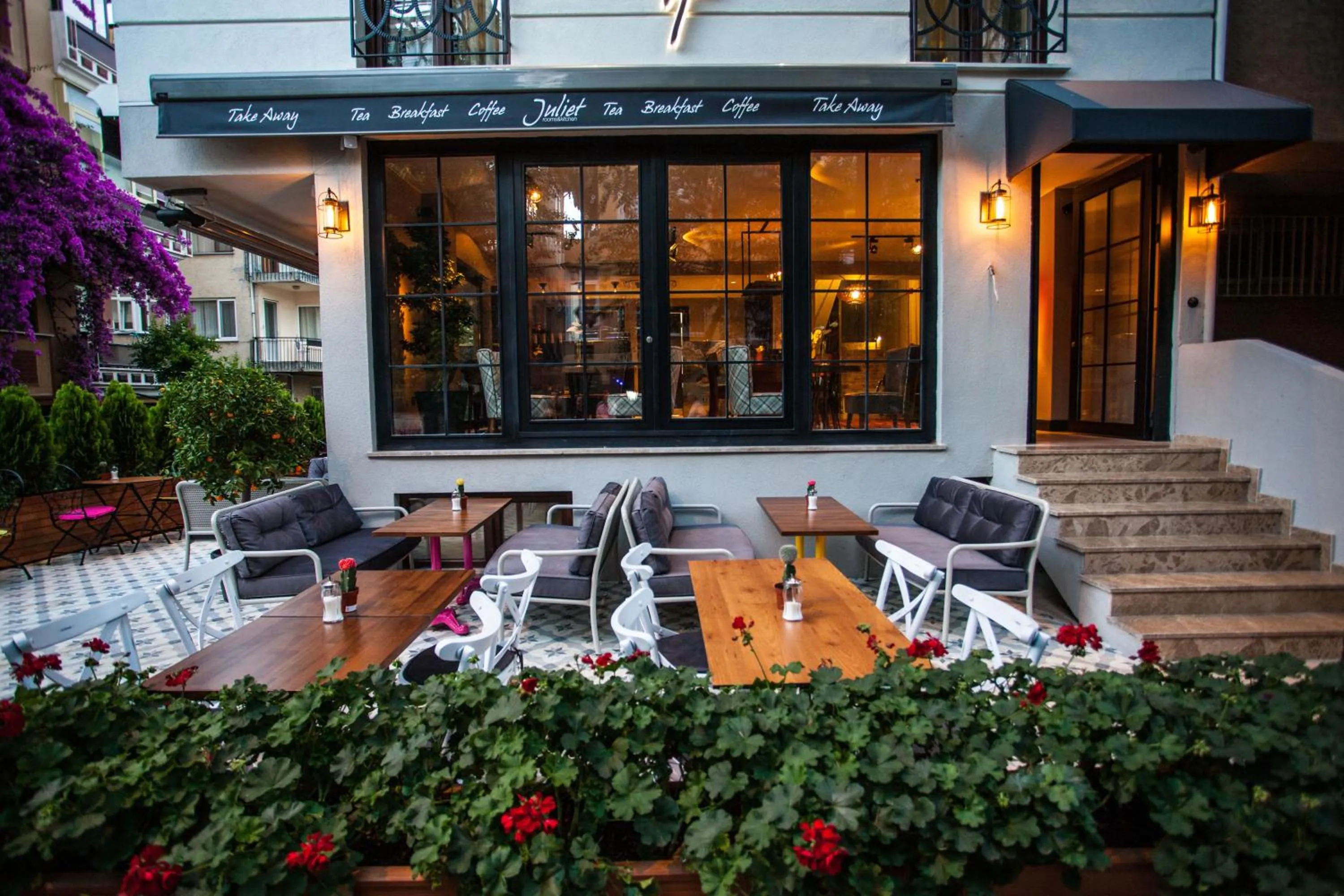 Patio in Juliet Rooms & Kitchen