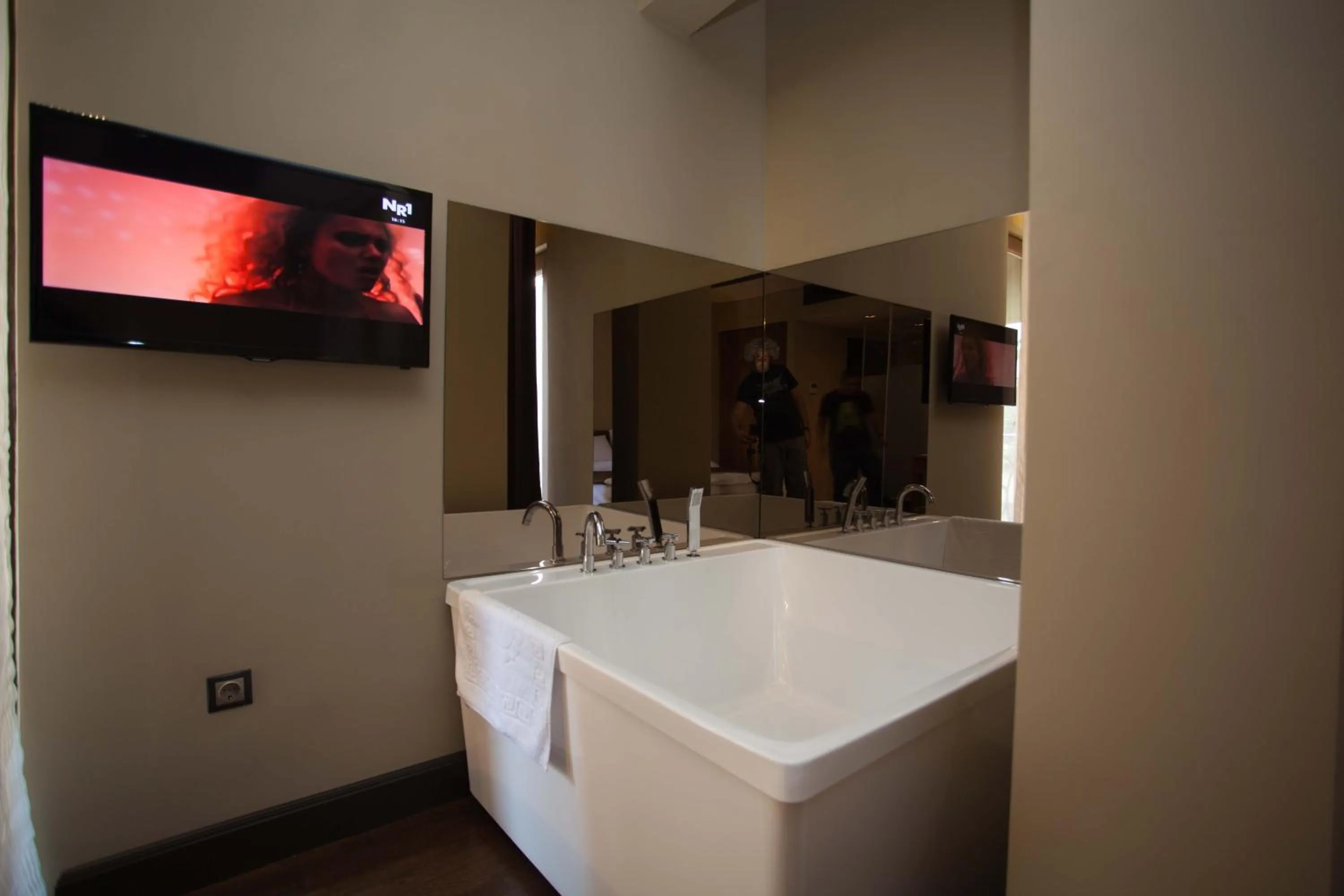 Shower in Juliet Rooms & Kitchen