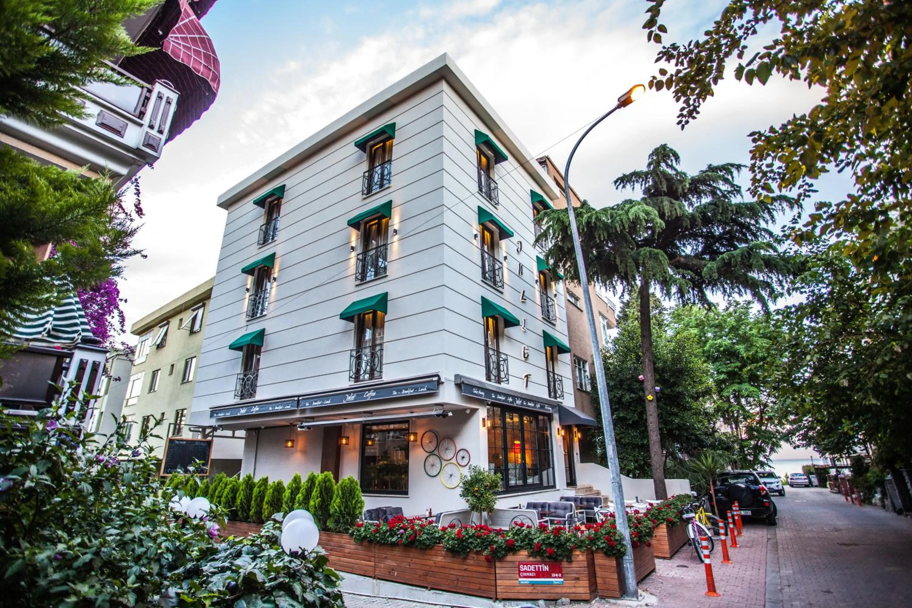 Property building in Juliet Rooms & Kitchen