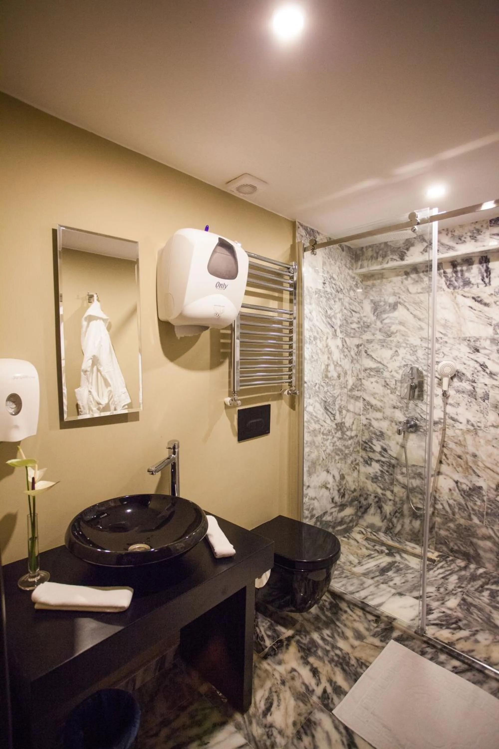 Shower in Juliet Rooms & Kitchen