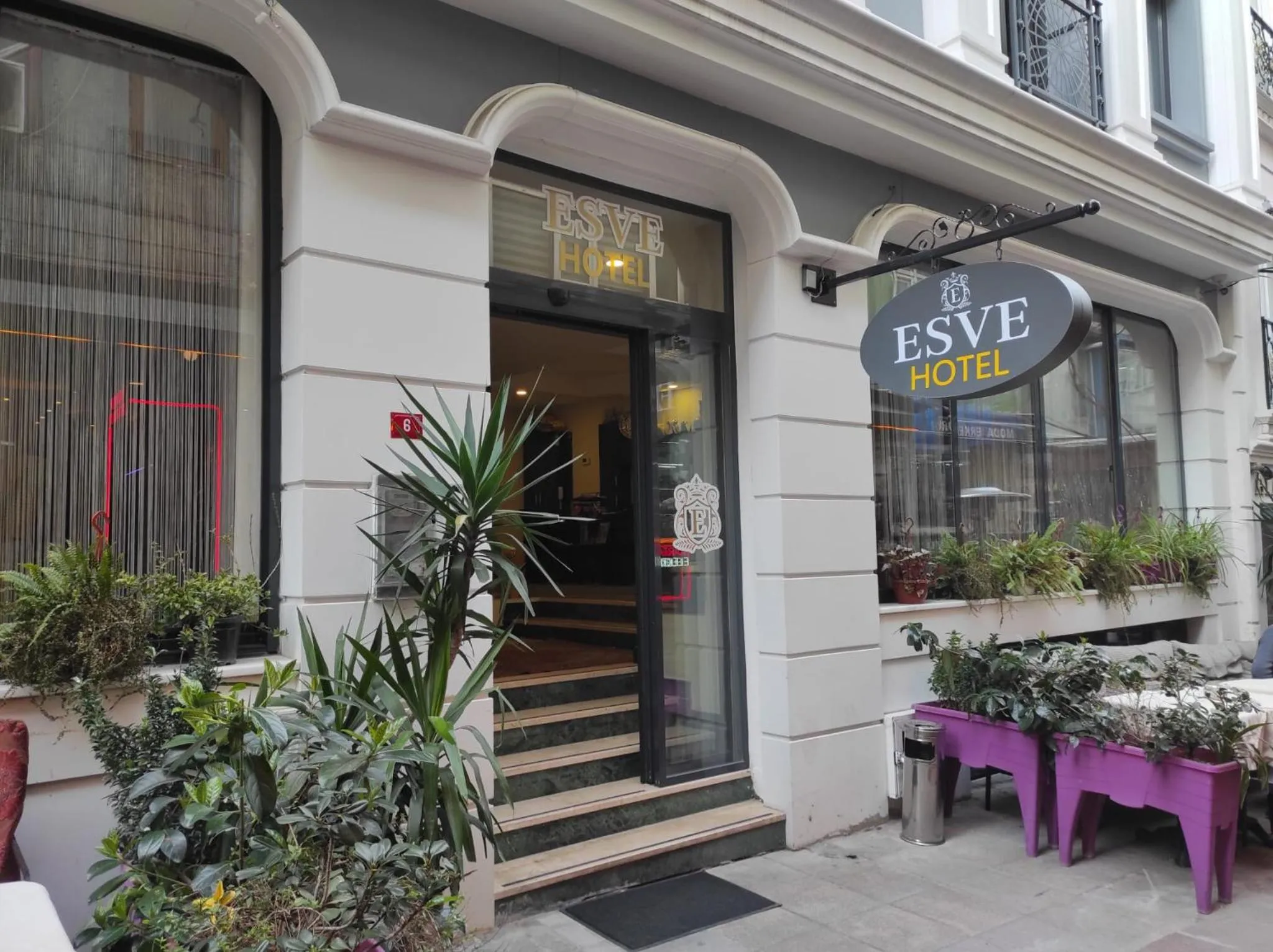 Facade/entrance in Hotel Esve Istanbul