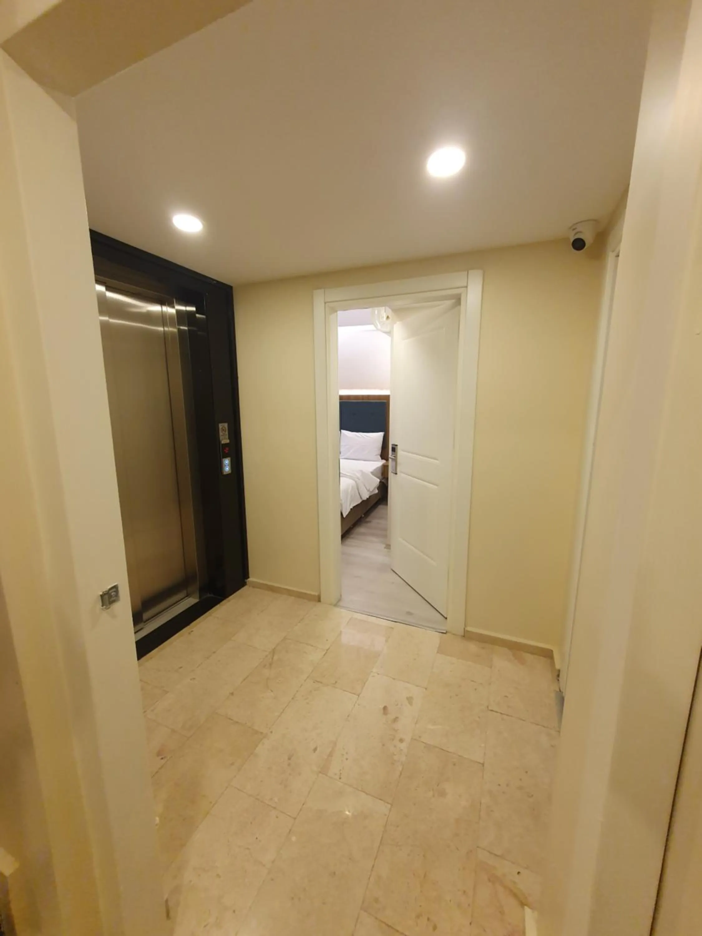 Photo of the whole room in Hotel Esve Istanbul