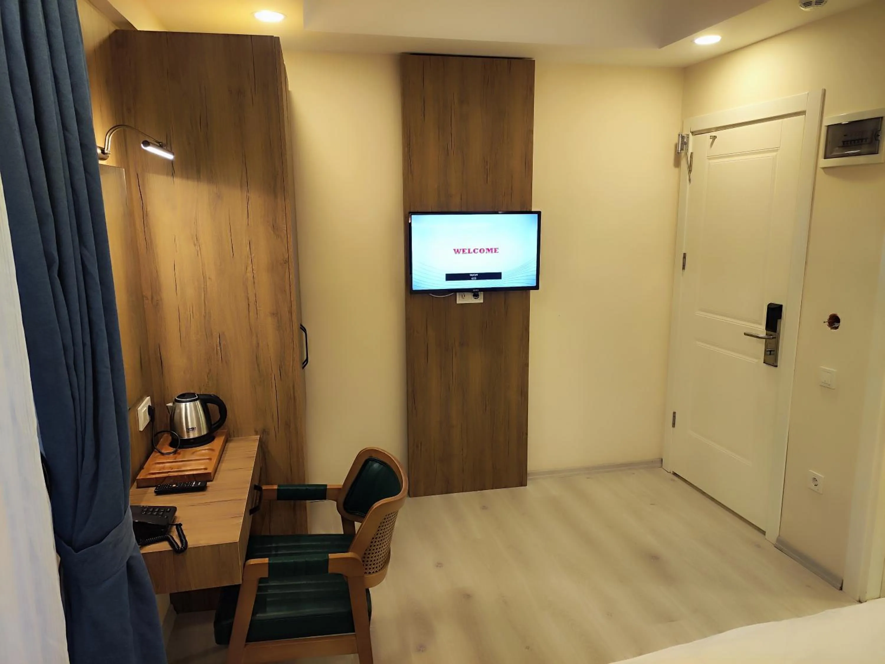 Photo of the whole room in Hotel Esve Istanbul