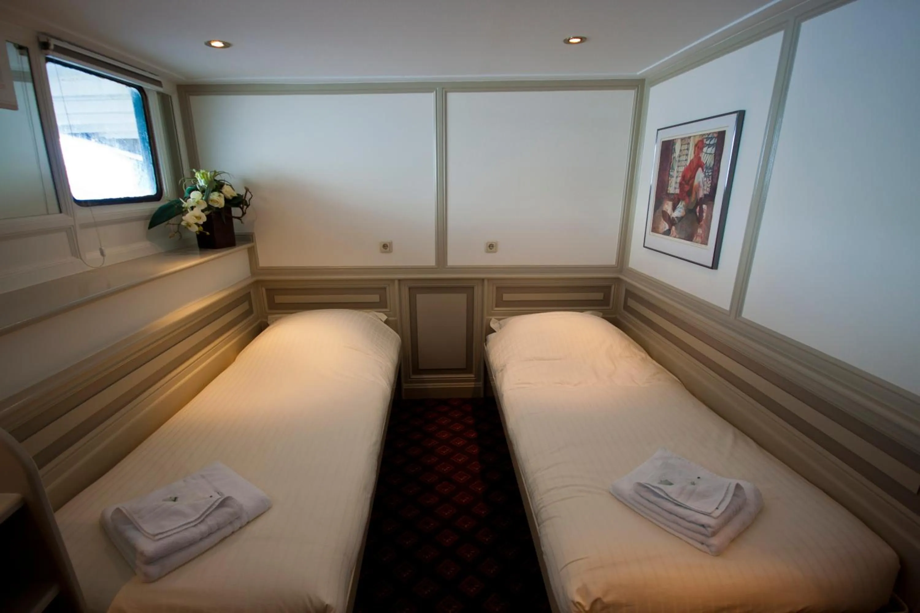 Photo of the whole room in Kapitein Anna